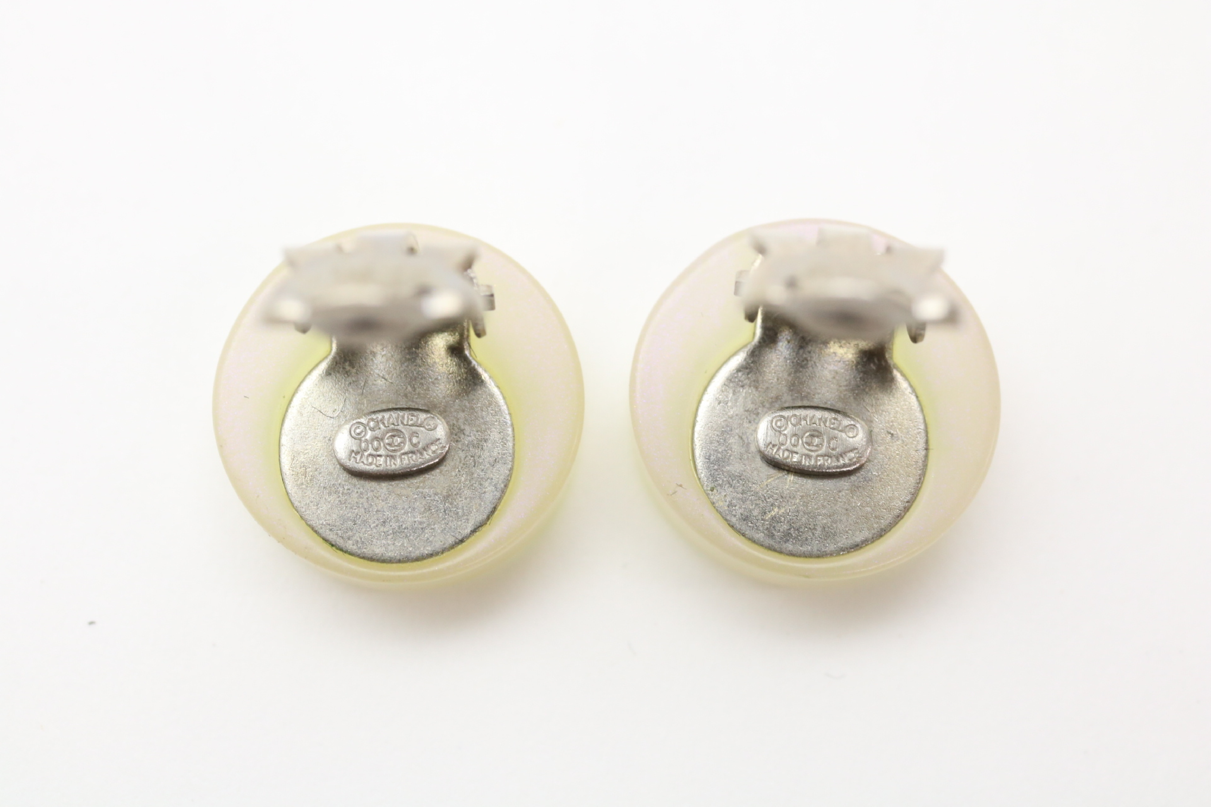 Coco Mark Shell-Style Round Earrings 00C — view 3