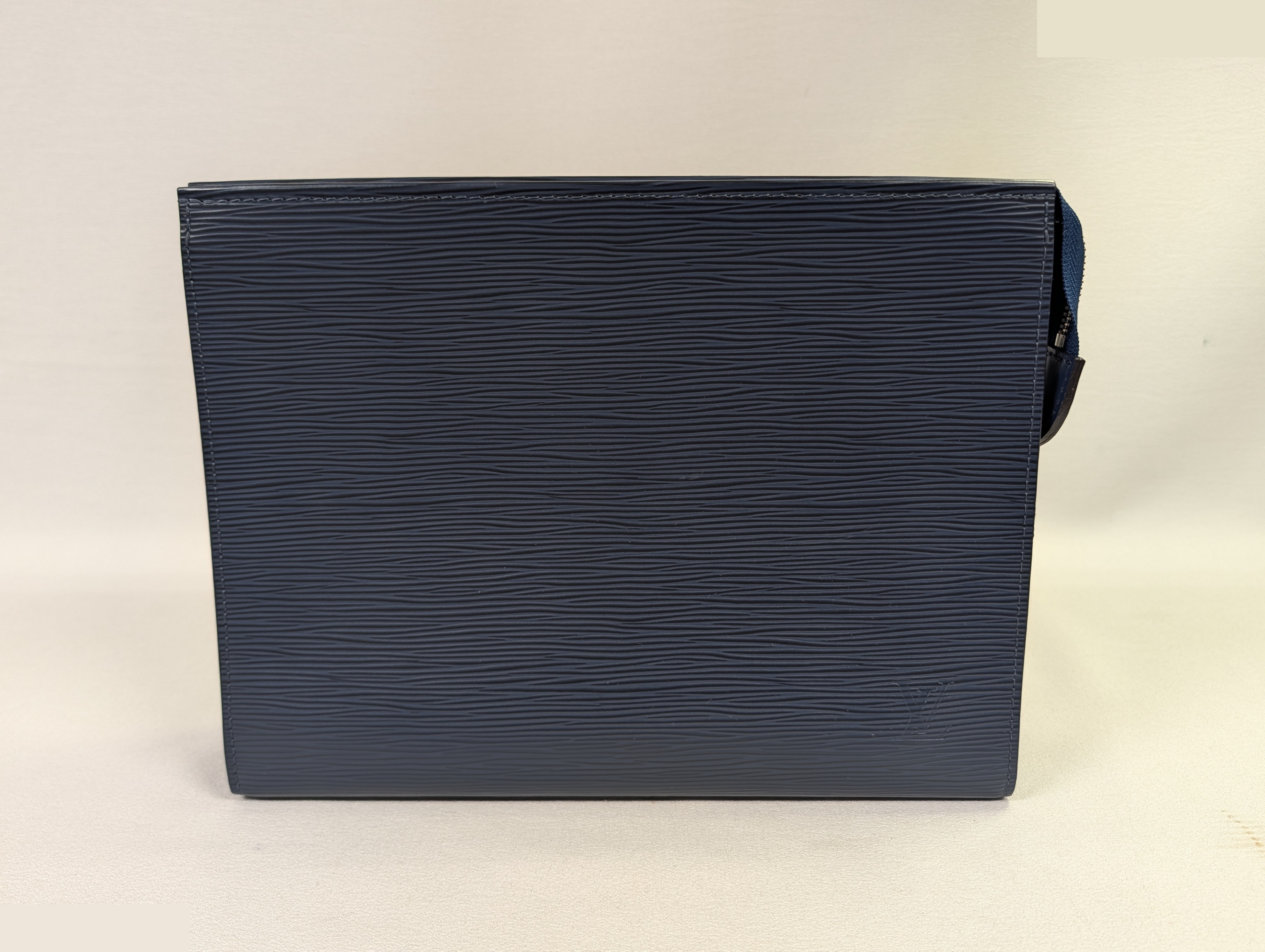 Poche Toilette 26 Indigo Blue M41367