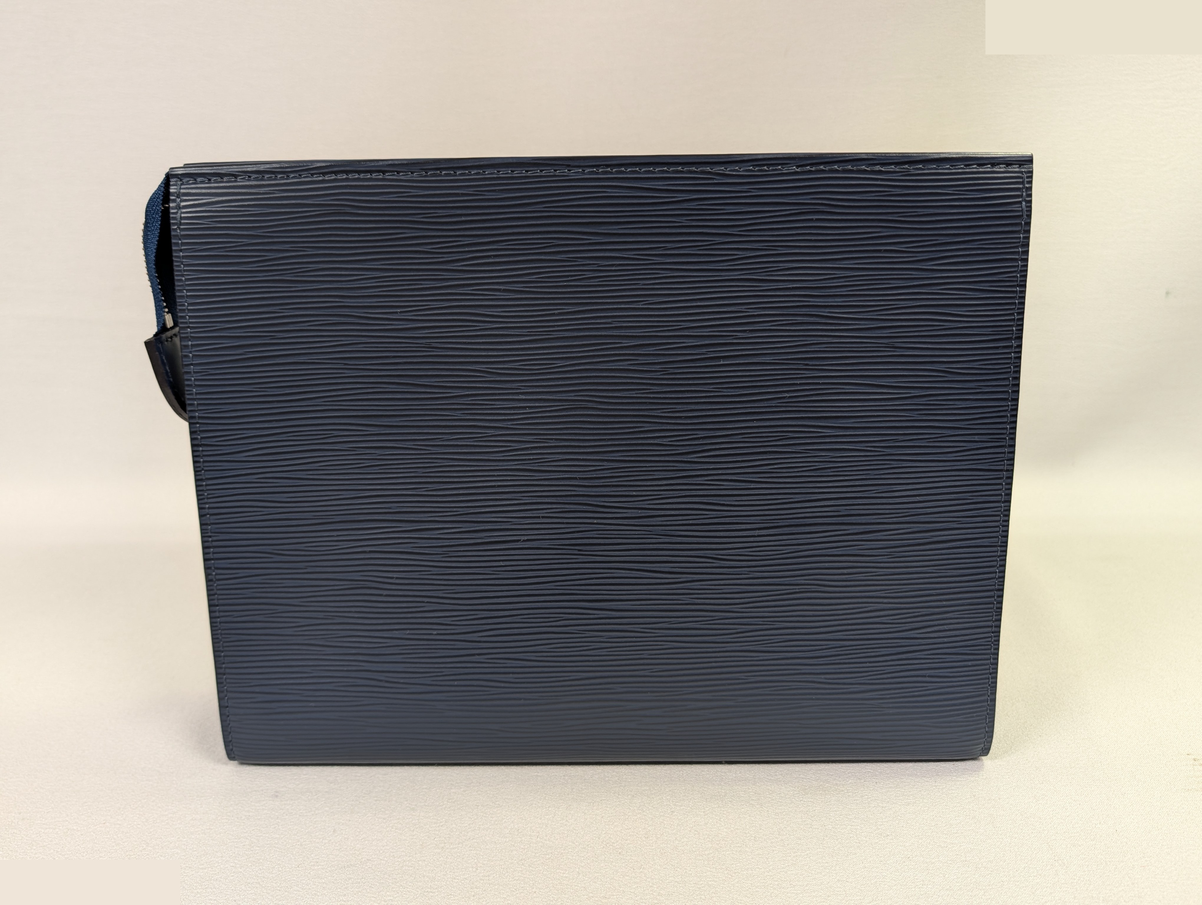Poche Toilette 26 Indigo Blue M41367 — view 2