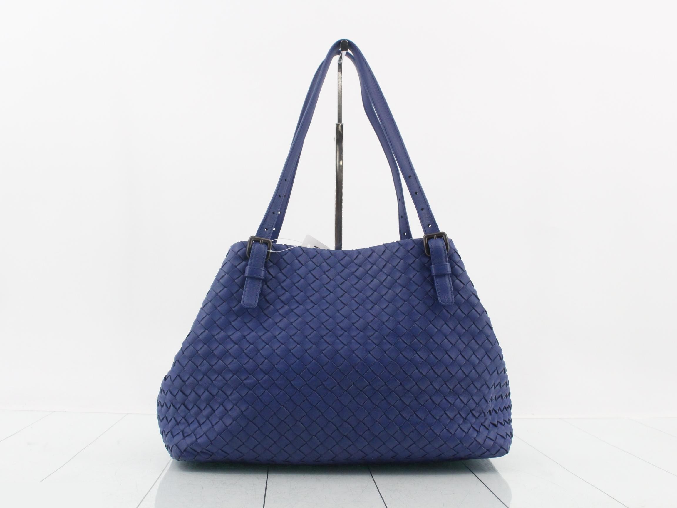 Intrecciato leather tote bag, blue tones — view 2