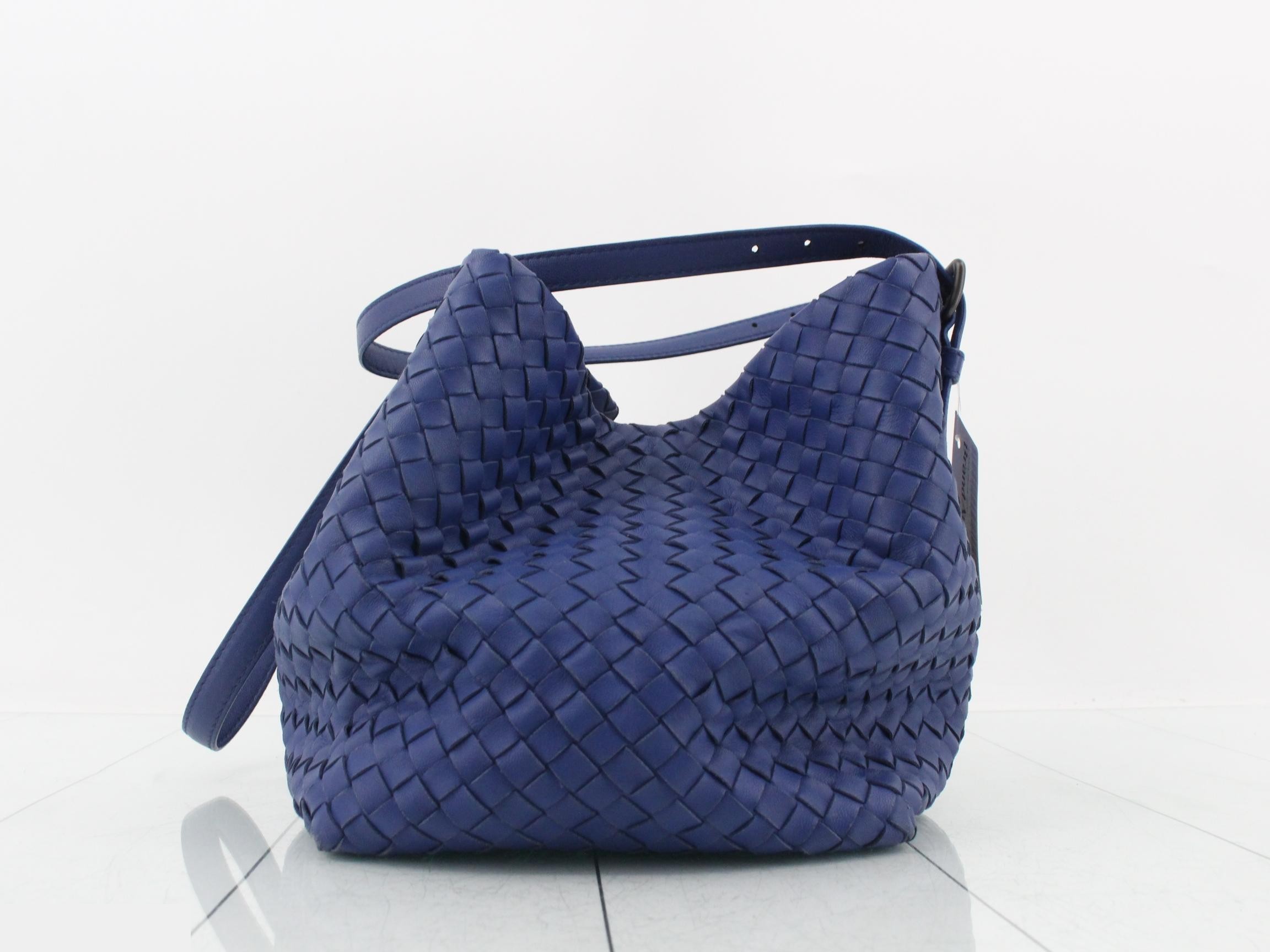 Intrecciato leather tote bag, blue tones — view 3