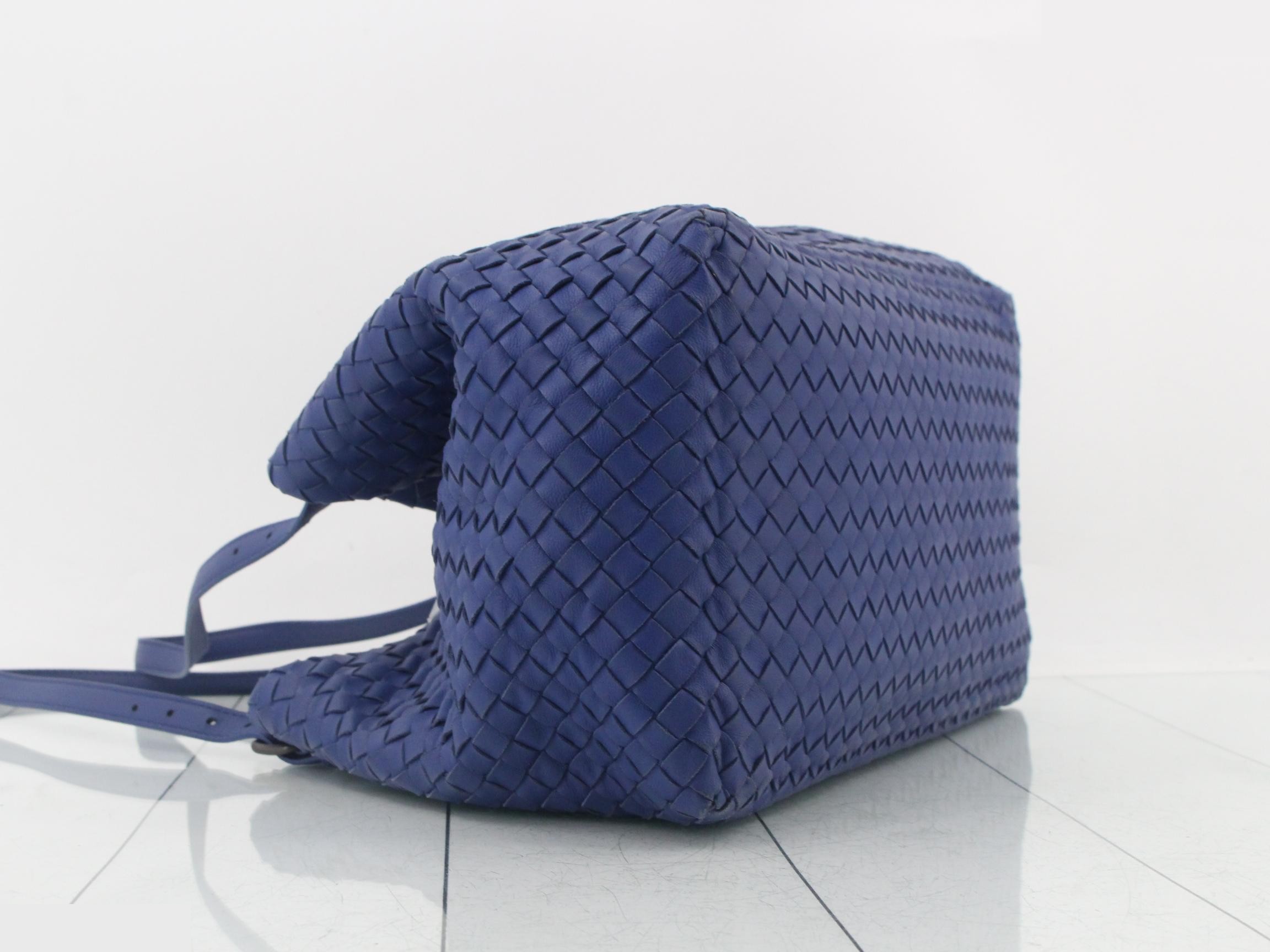 Intrecciato leather tote bag, blue tones — view 5