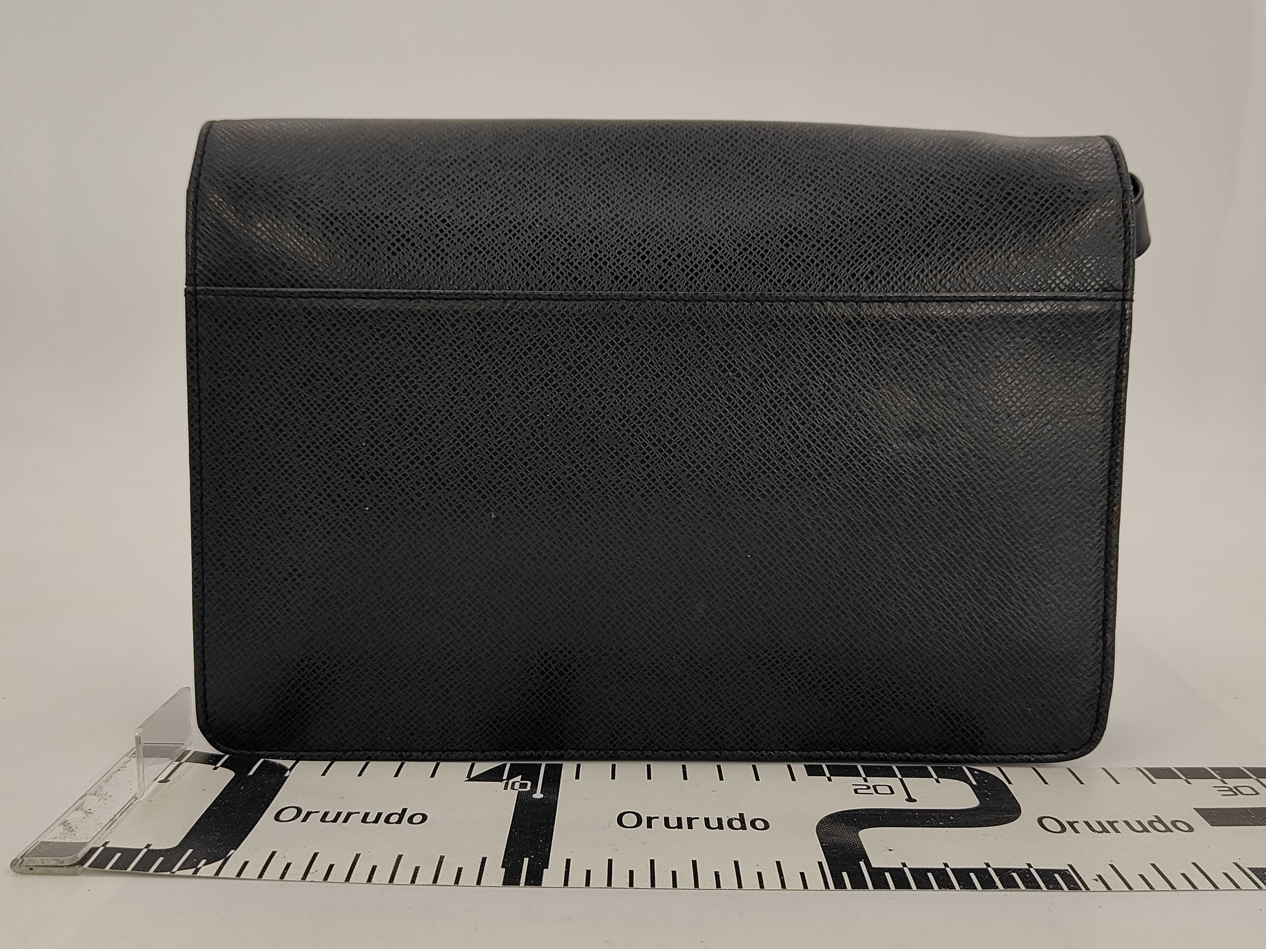 LV M30782 Taiga Selenga Bag — view 2