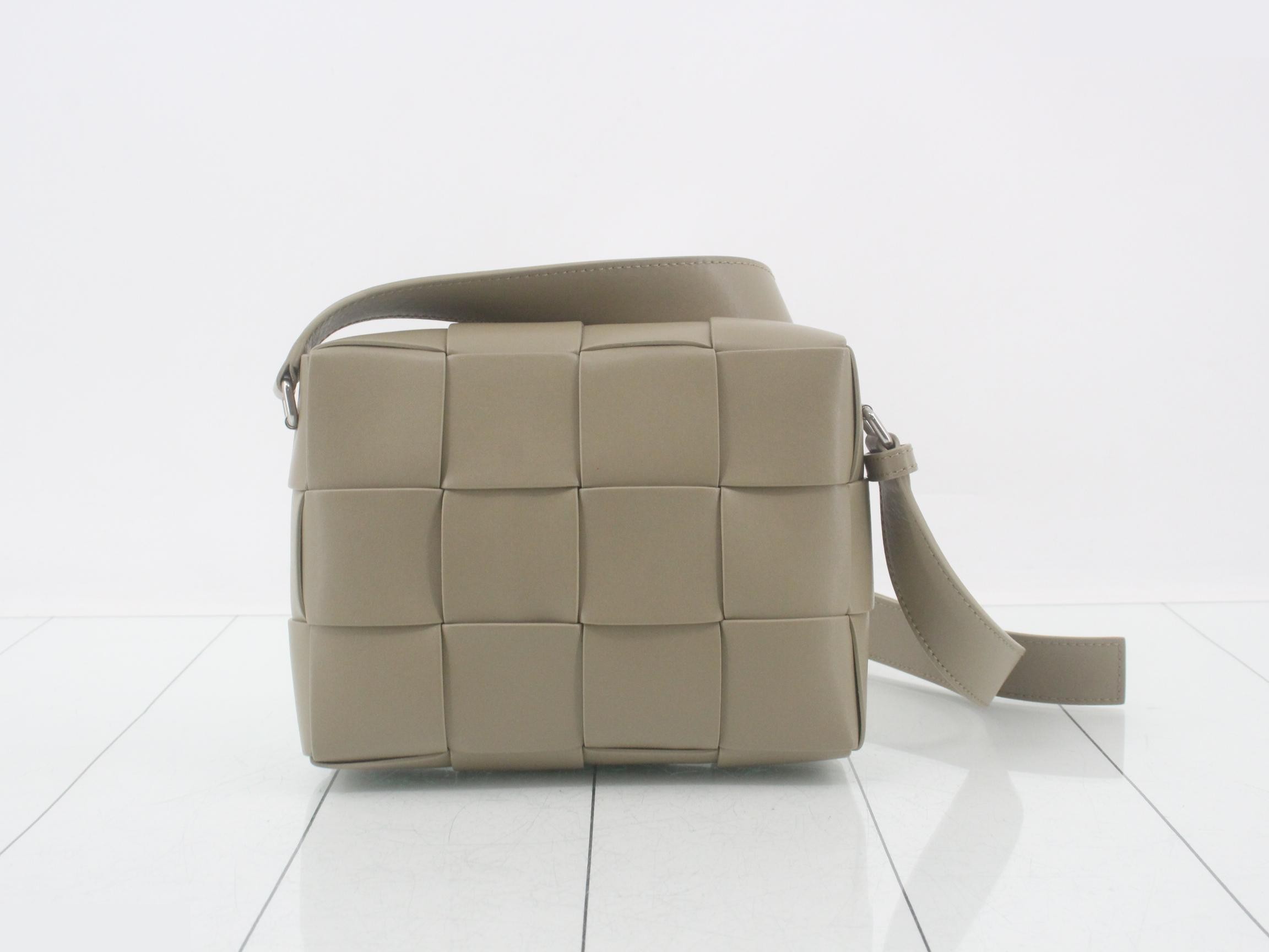 Maxi Intrecciato Cassette Camera Bag, Greige, Calfskin — view 2