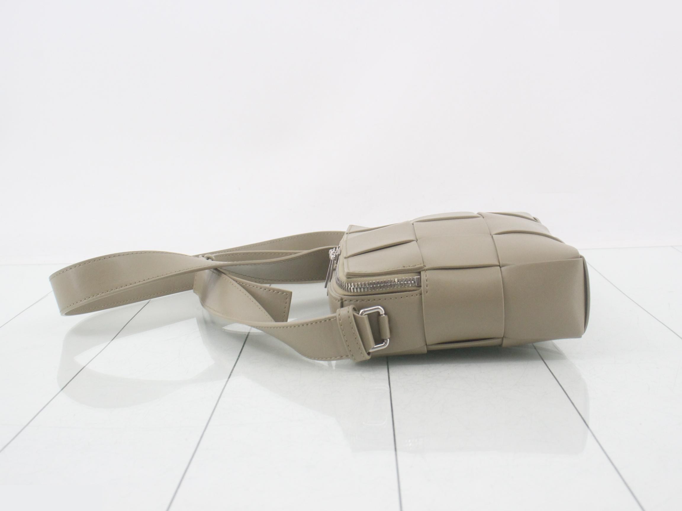 Maxi Intrecciato Cassette Camera Bag, Greige, Calfskin — view 4