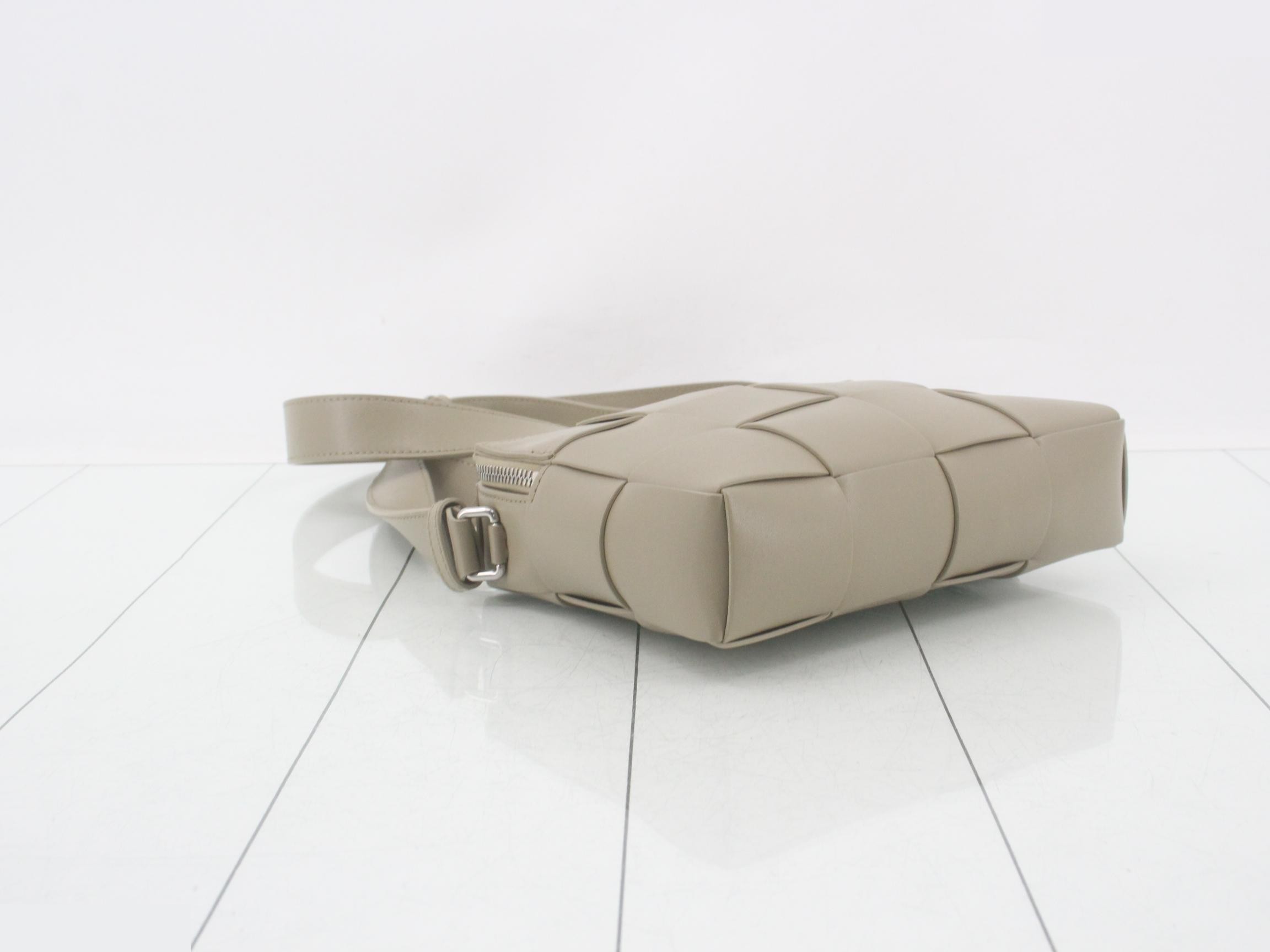 Maxi Intrecciato Cassette Camera Bag, Greige, Calfskin — view 5