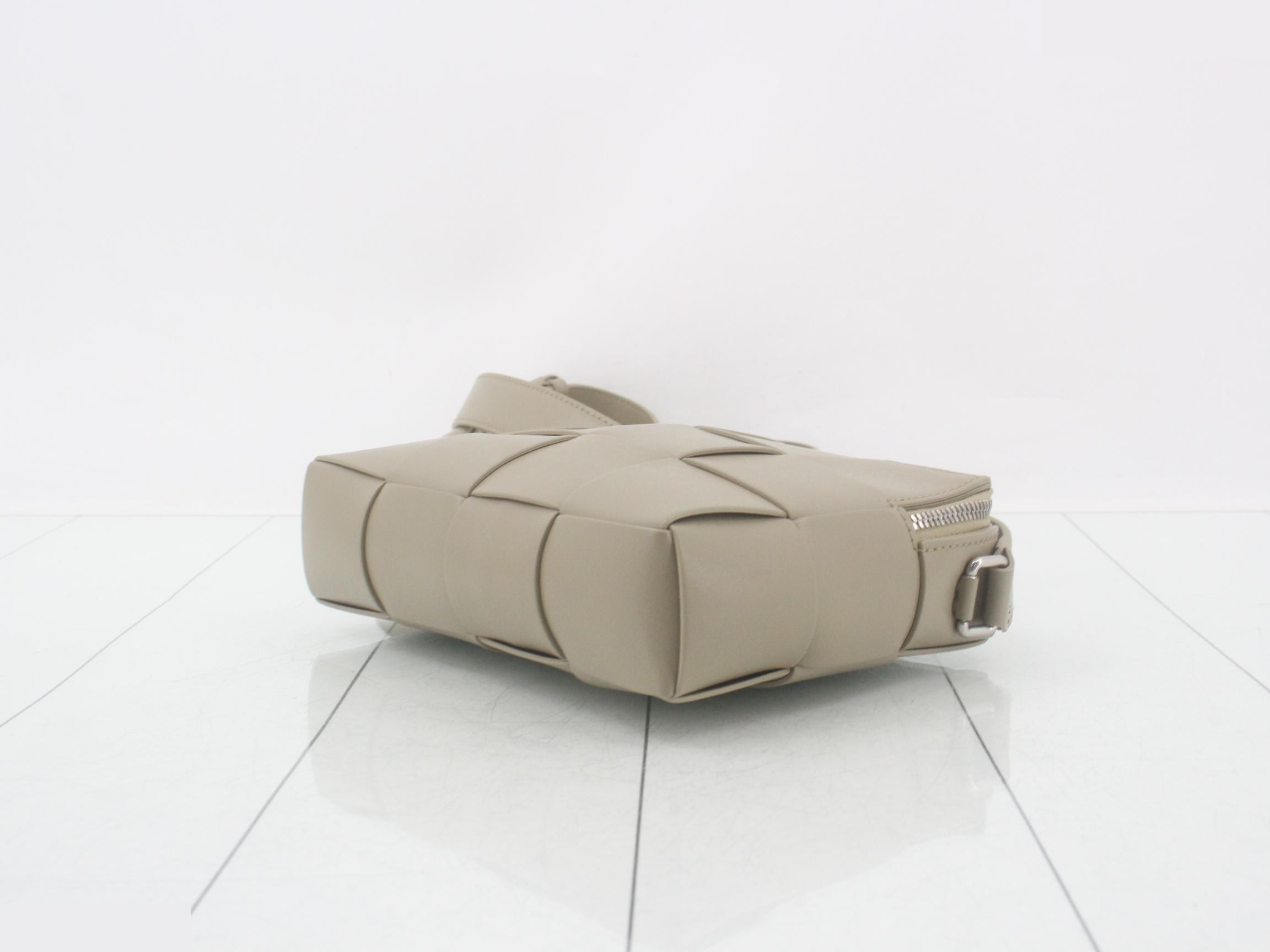 Maxi Intrecciato Cassette Camera Bag, Greige, Calfskin — view 6