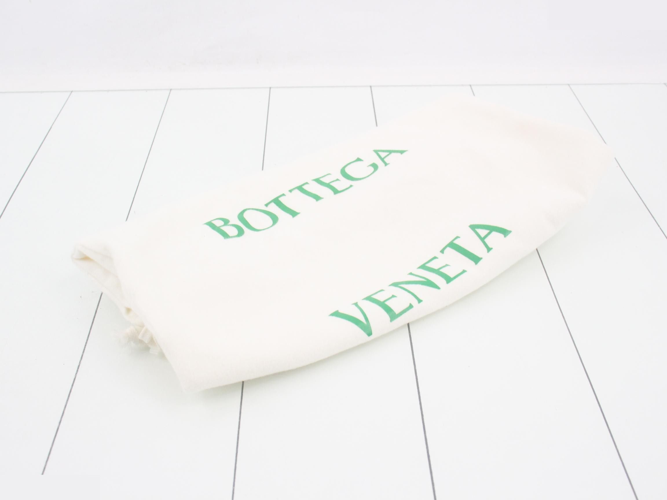 Maxi Intrecciato Cassette Camera Bag, Greige, Calfskin — view 7