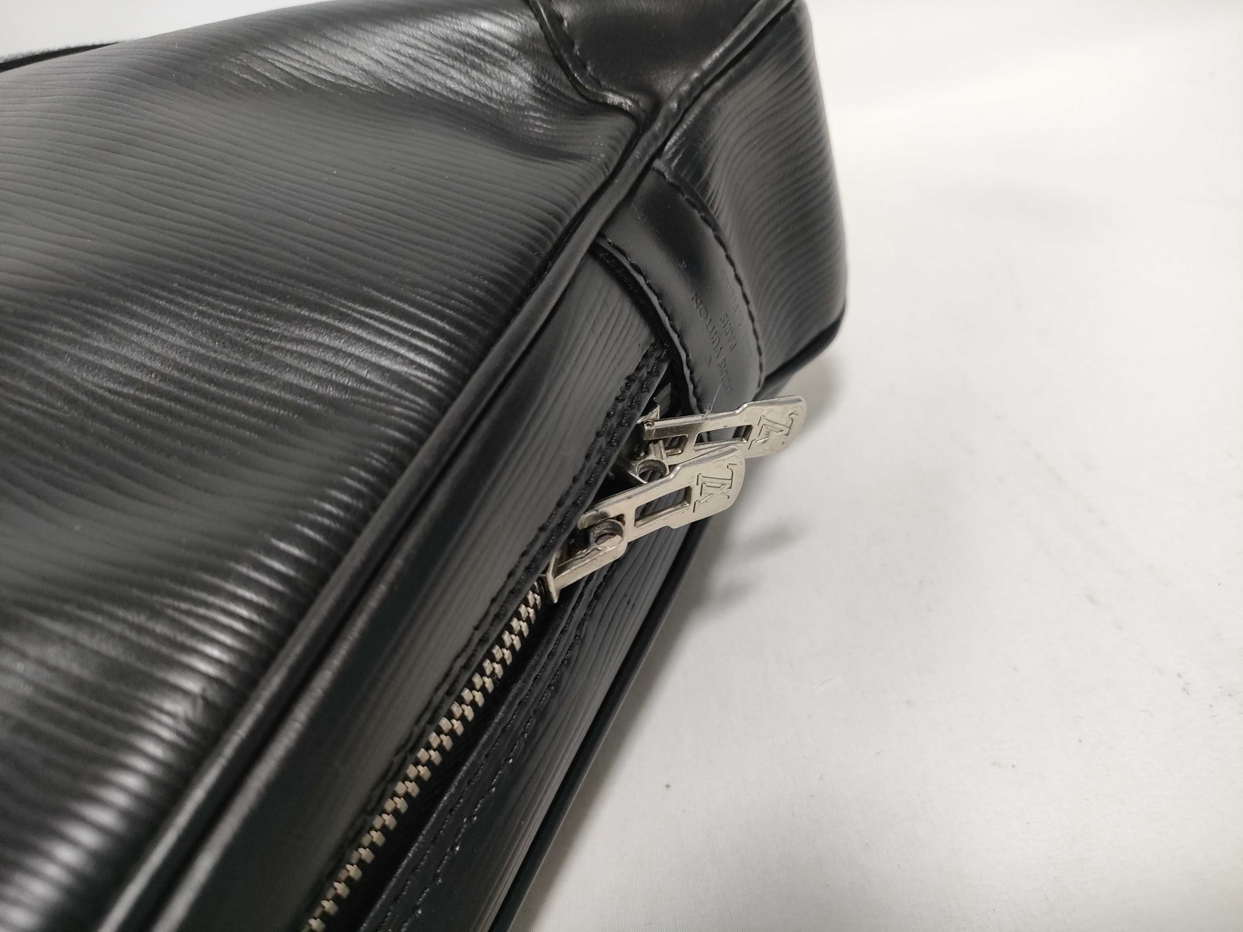 Epi Louis Vuitton Epi Business Bag — view 9