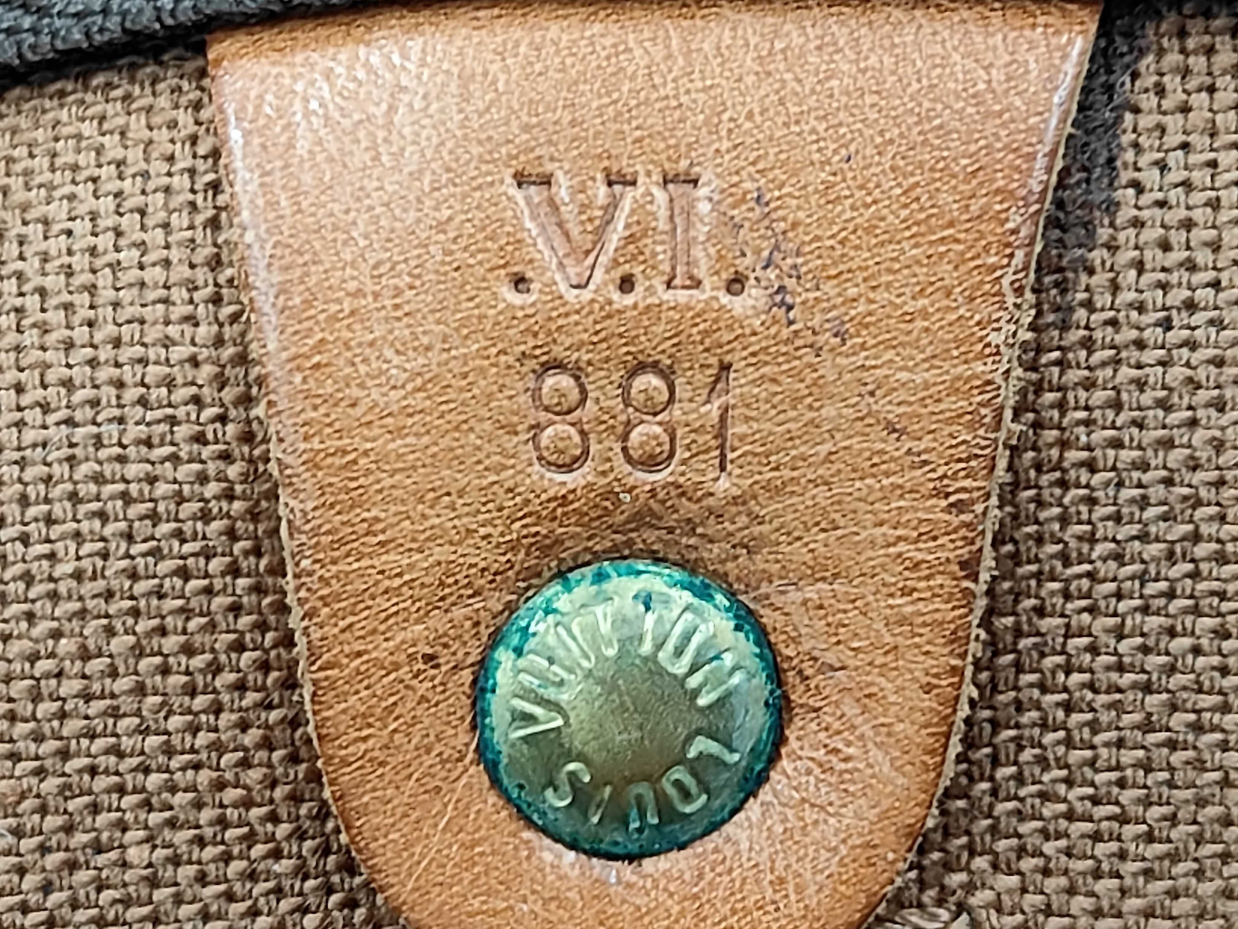 LV Keepall Bandoulière 60 Boston Bag — view 13
