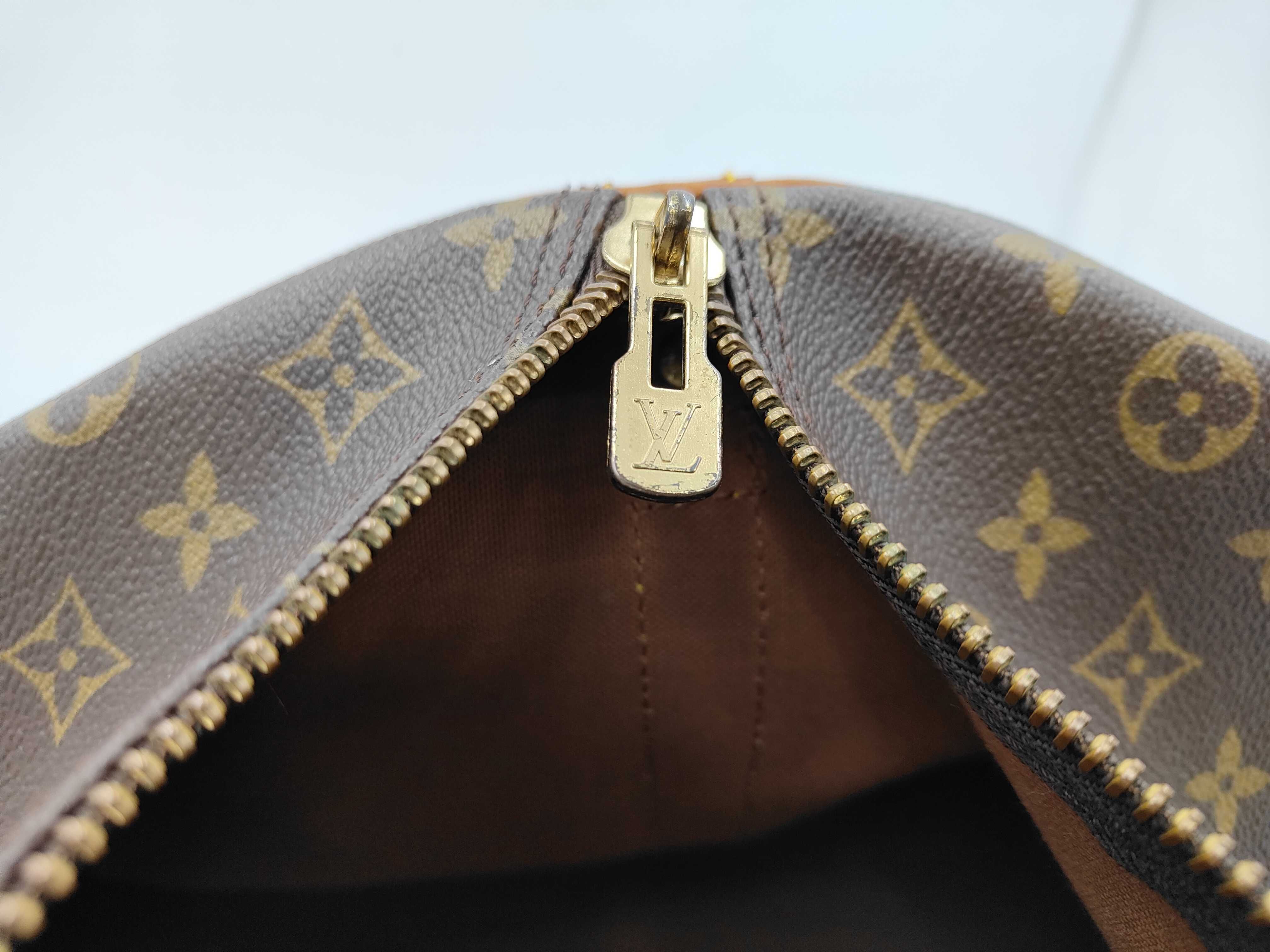 LV Keepall Bandoulière 60 Boston Bag — view 9