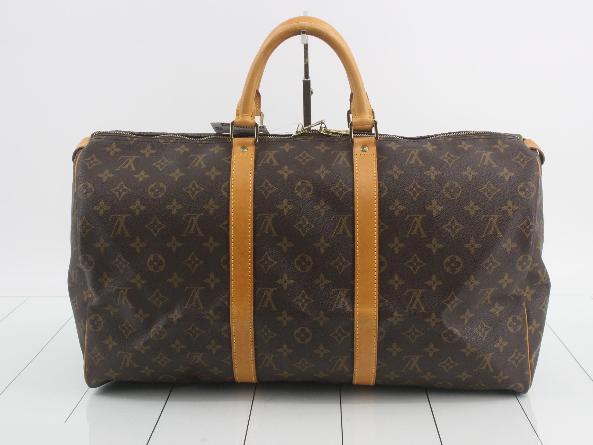 Keepall 50 with padlock, key, name tag, and handle. — view 2