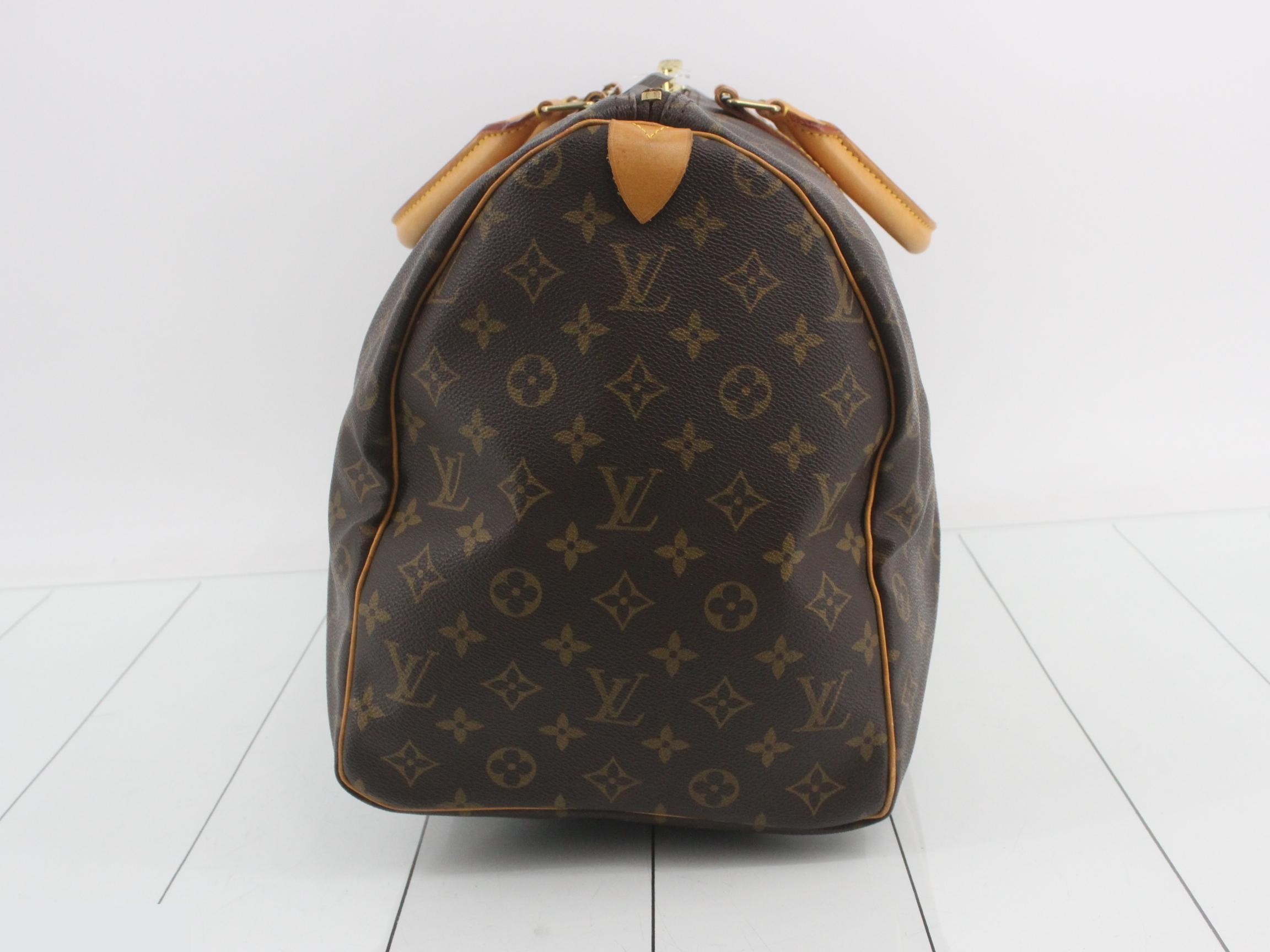 Keepall 50 with padlock, key, name tag, and handle. — view 3