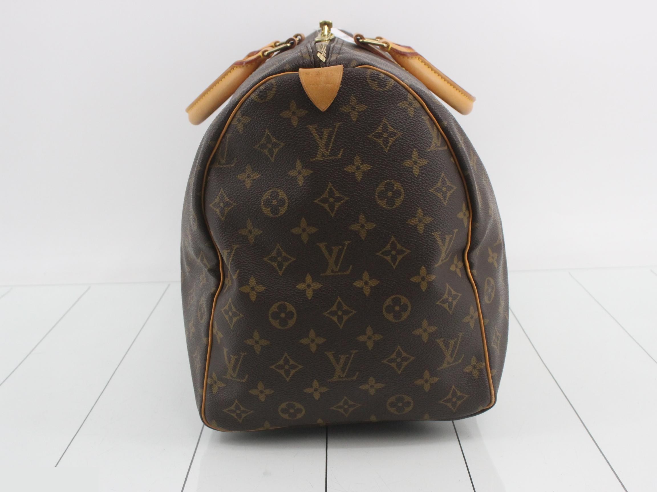 Keepall 50 with padlock, key, name tag, and handle. — view 4