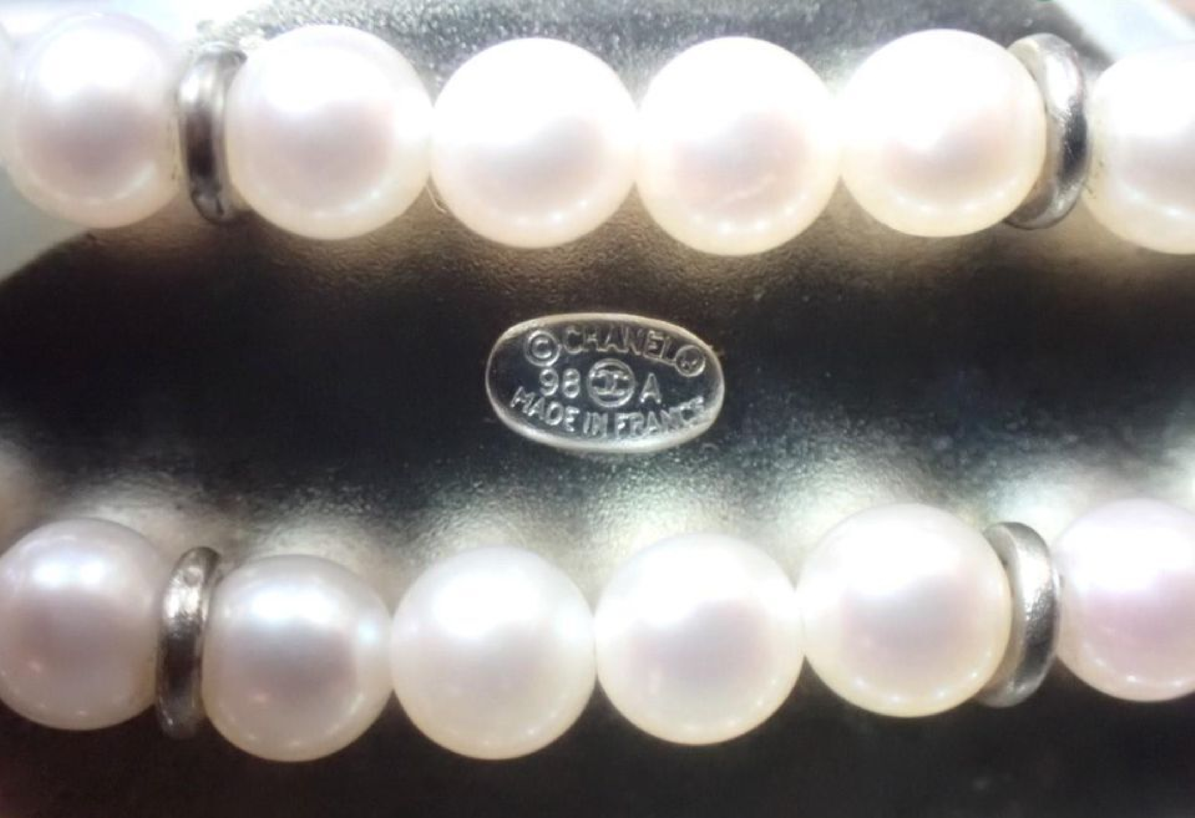 Coco Mark Shell Necklace, 3-strand Pearl Chain (approx. 48cm), with markings, item number 98A. — view 4