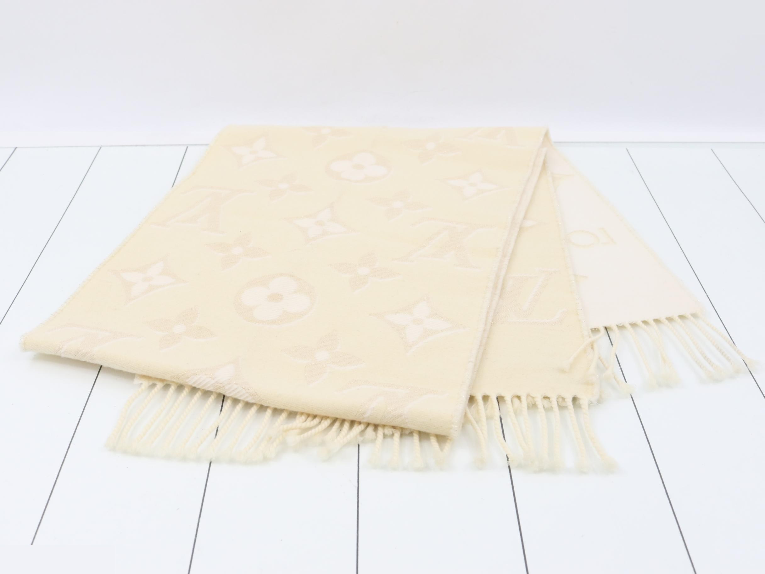 LV Essential Shine Scarf — view 3