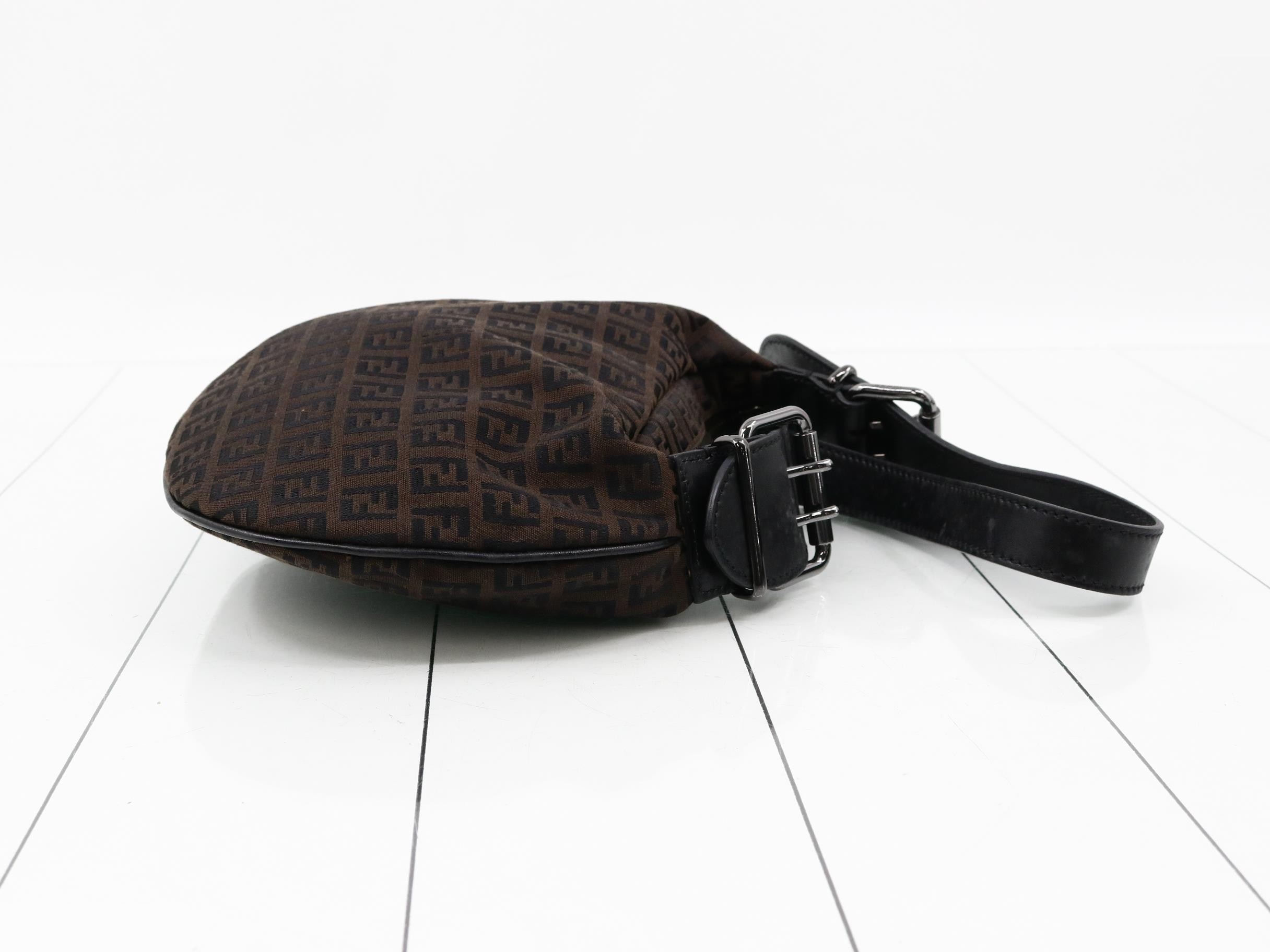 Zucchino Oyster One-Shoulder Bag, Dark Brown/Black — view 3