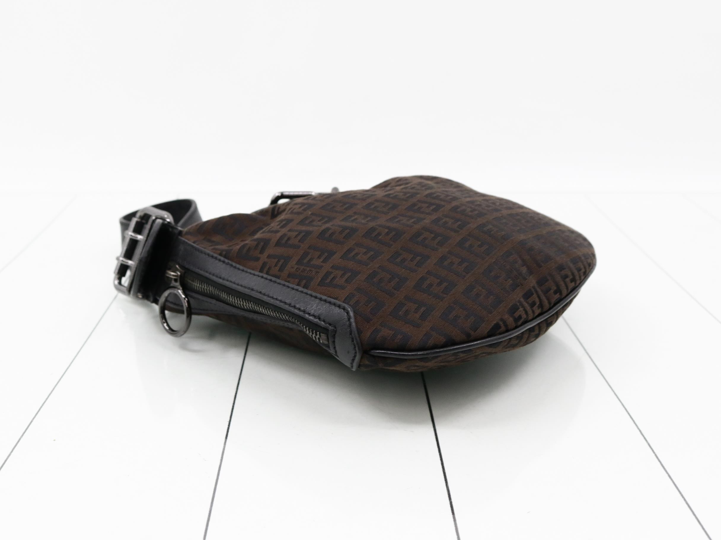 Zucchino Oyster One-Shoulder Bag, Dark Brown/Black — view 5
