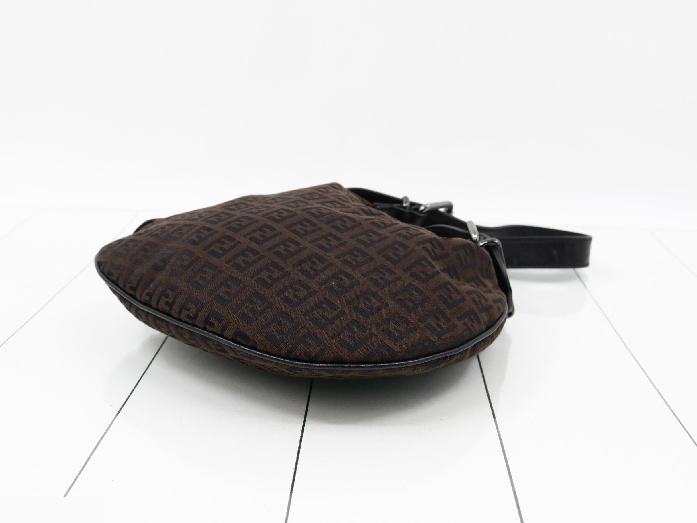 Zucchino Oyster One-Shoulder Bag, Dark Brown/Black — view 6