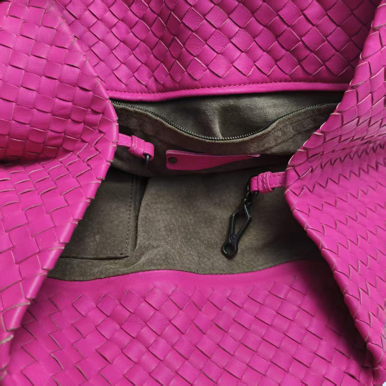 【*Shipped from: China*】BOTTEGA VENETA Lambskin Handbag — view 14