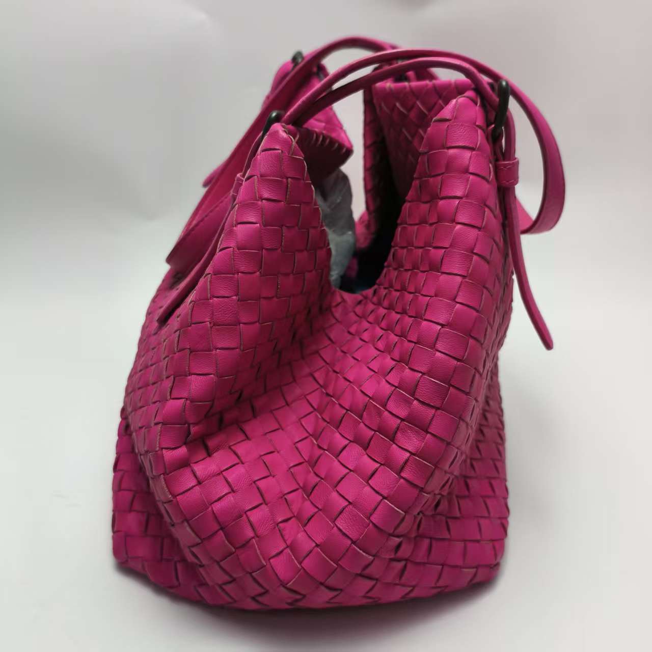 【*Shipped from: China*】BOTTEGA VENETA Lambskin Handbag — view 4