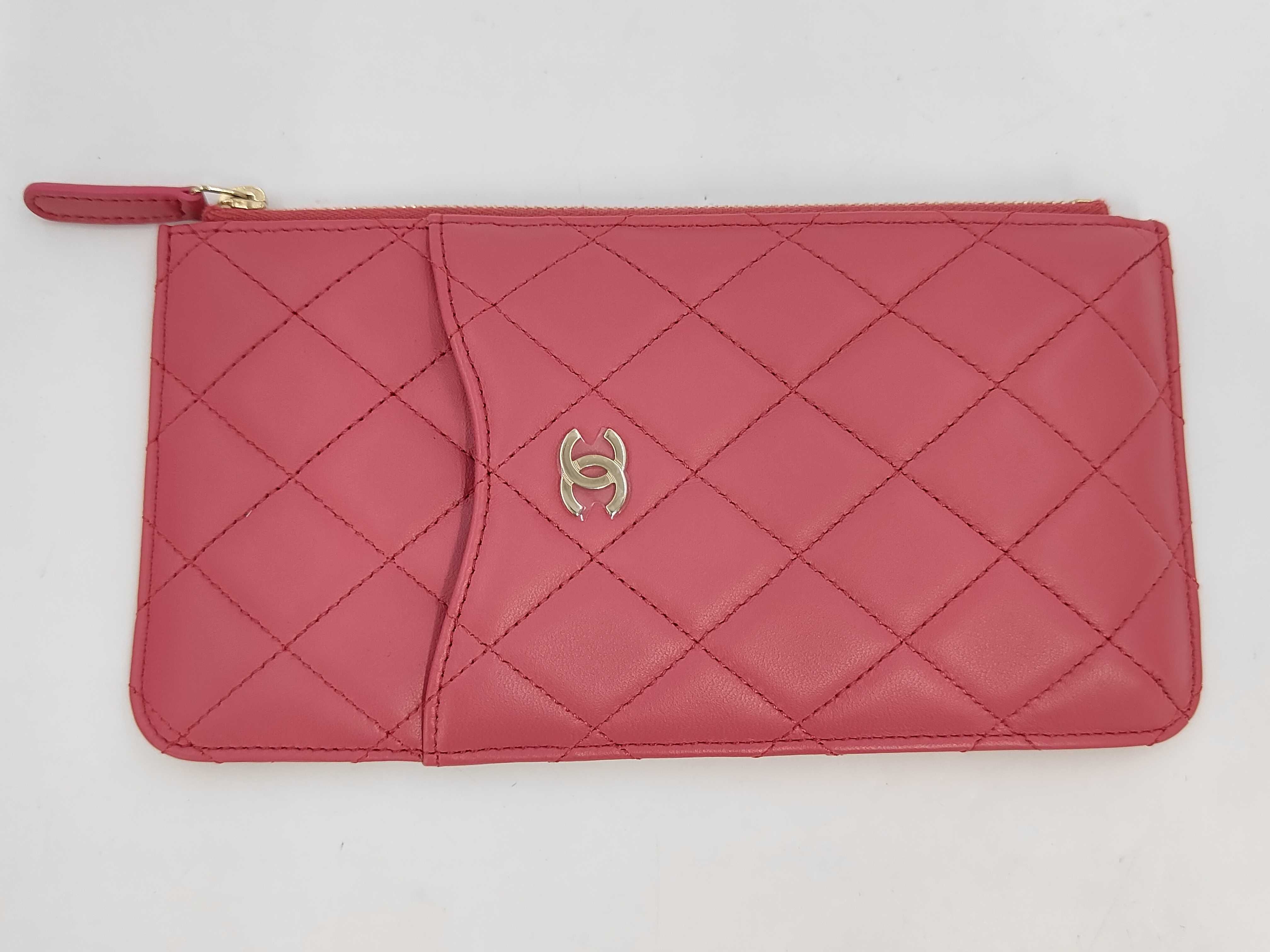 pink lambskin Matelassé wallet (serial number 26)