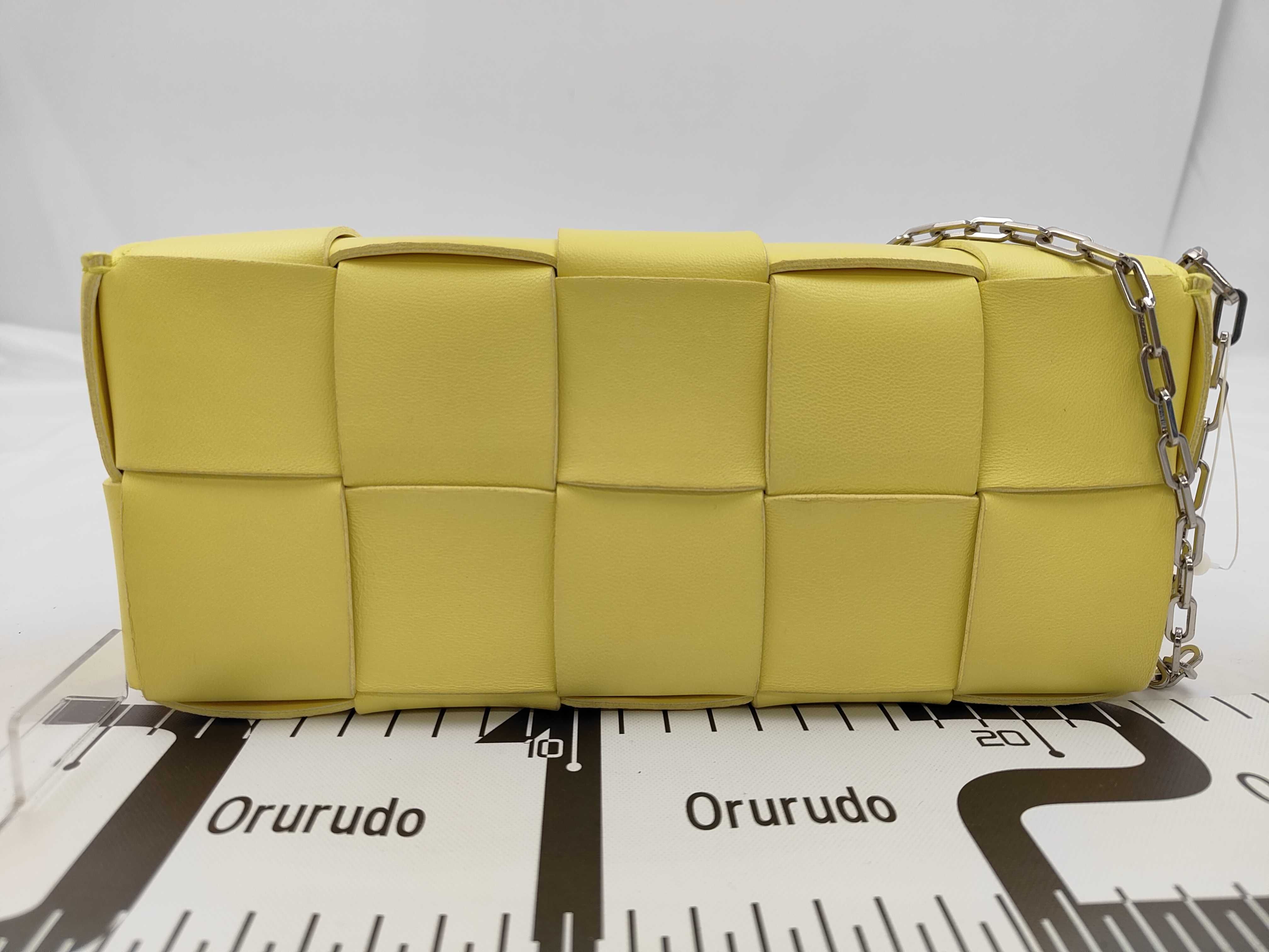 Cassette Maxi Intrecciato Chain Shoulder Bag Leather Bag — view 2