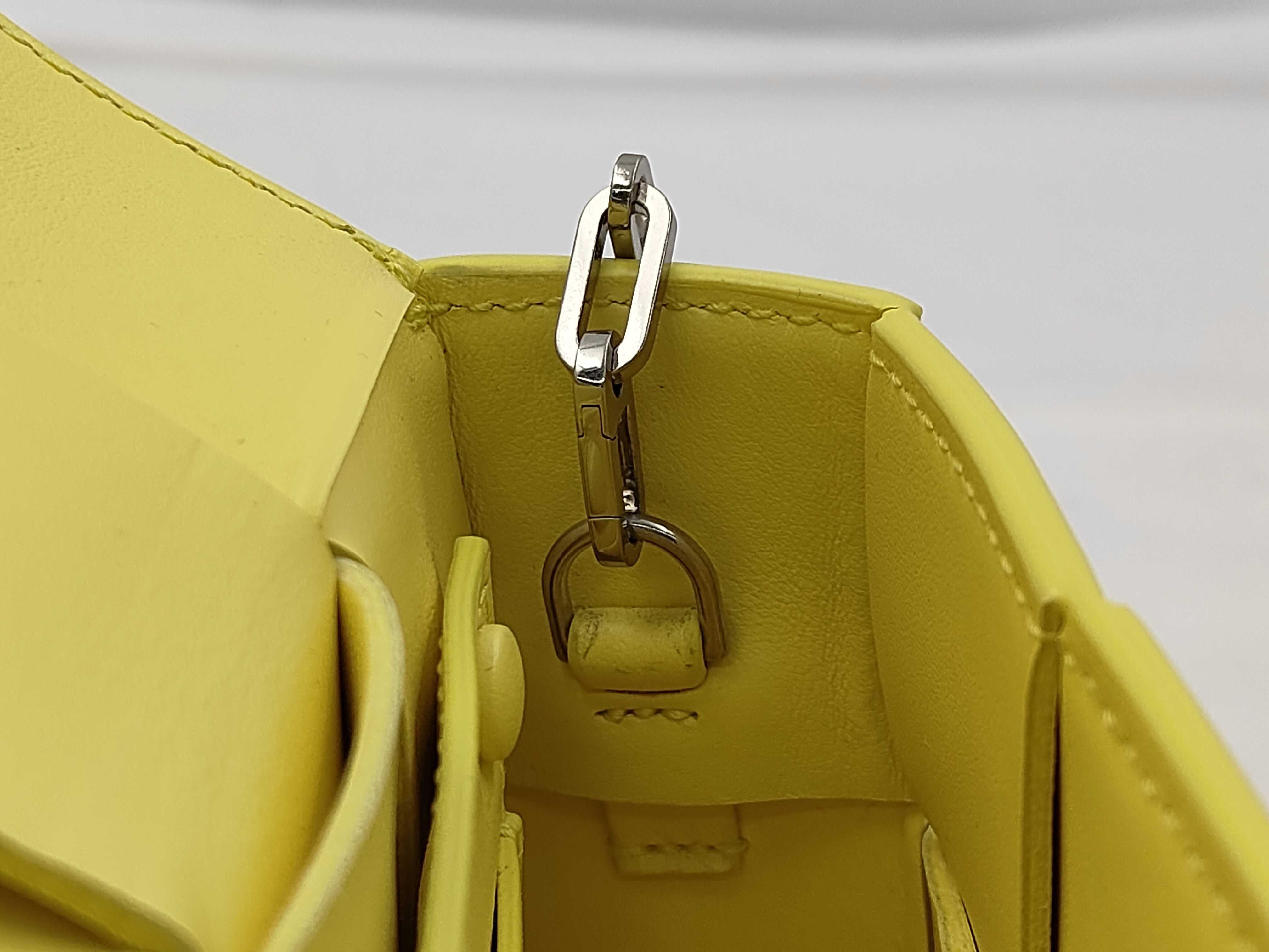 Cassette Maxi Intrecciato Chain Shoulder Bag Leather Bag — view 7