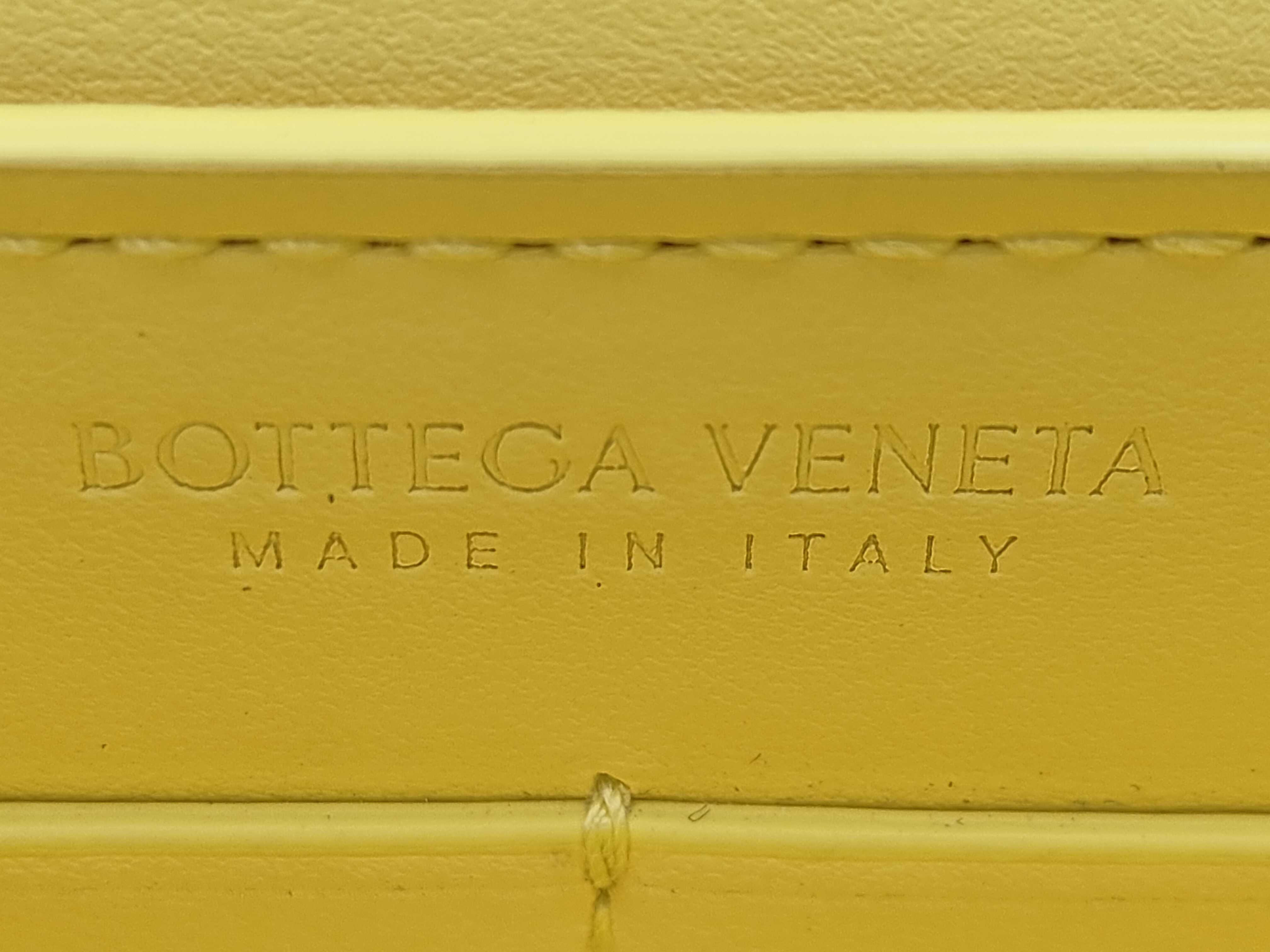 Cassette Maxi Intrecciato Chain Shoulder Bag Leather Bag — view 9