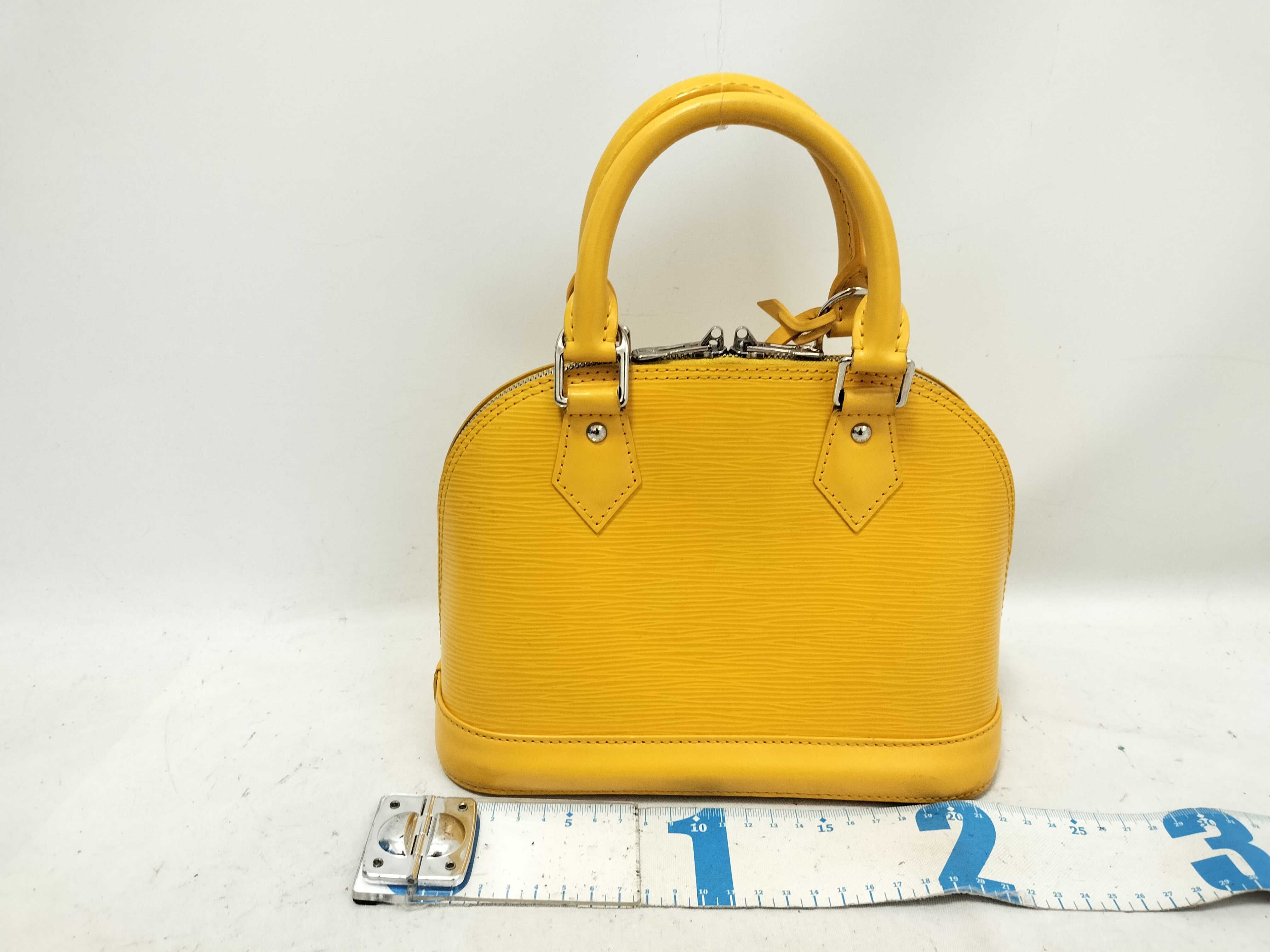 Epi Louis Vuitton Alma BB Hand Shoulder Bag Handbag — view 2