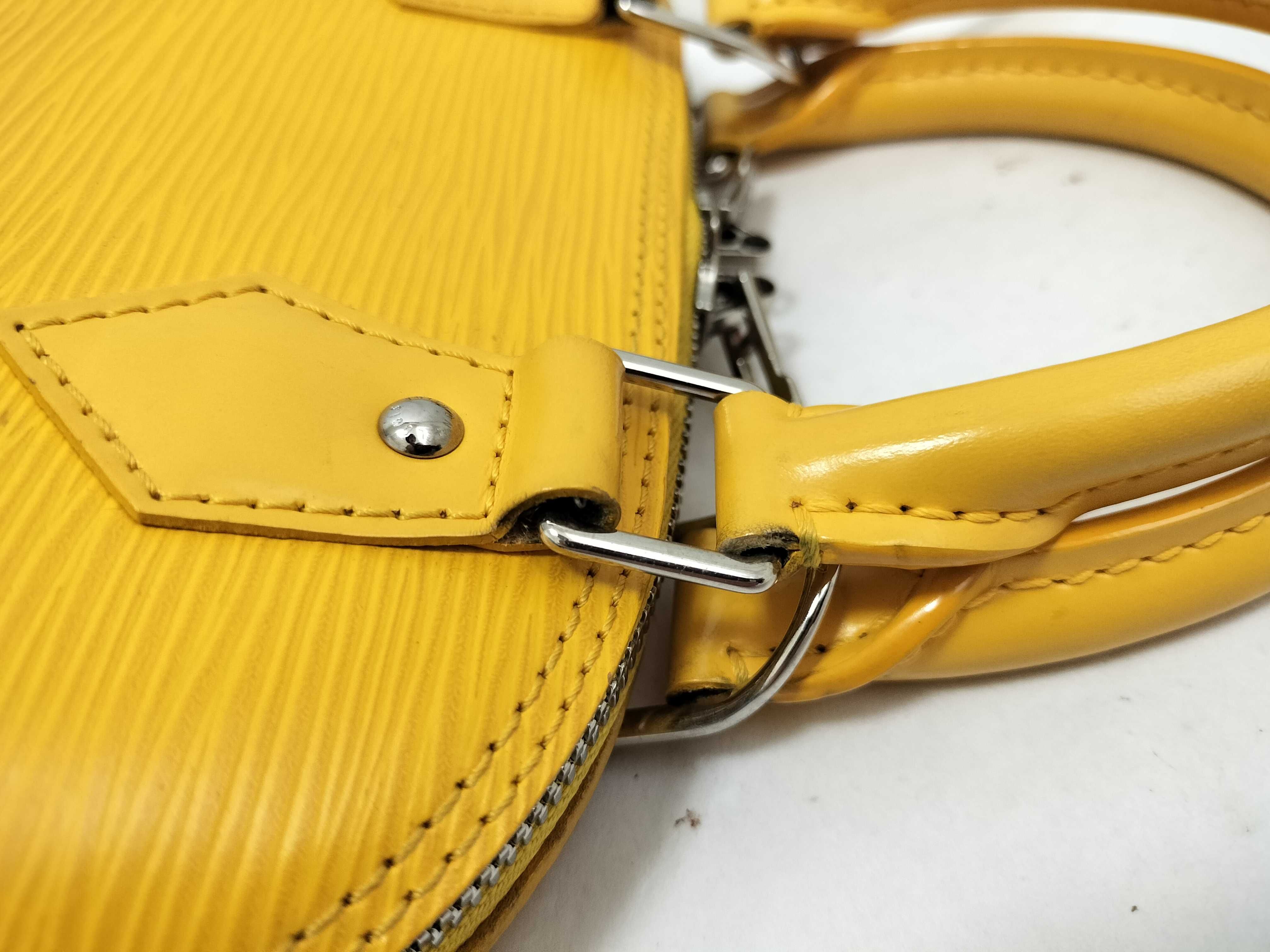 Epi Louis Vuitton Alma BB Hand Shoulder Bag Handbag — view 5