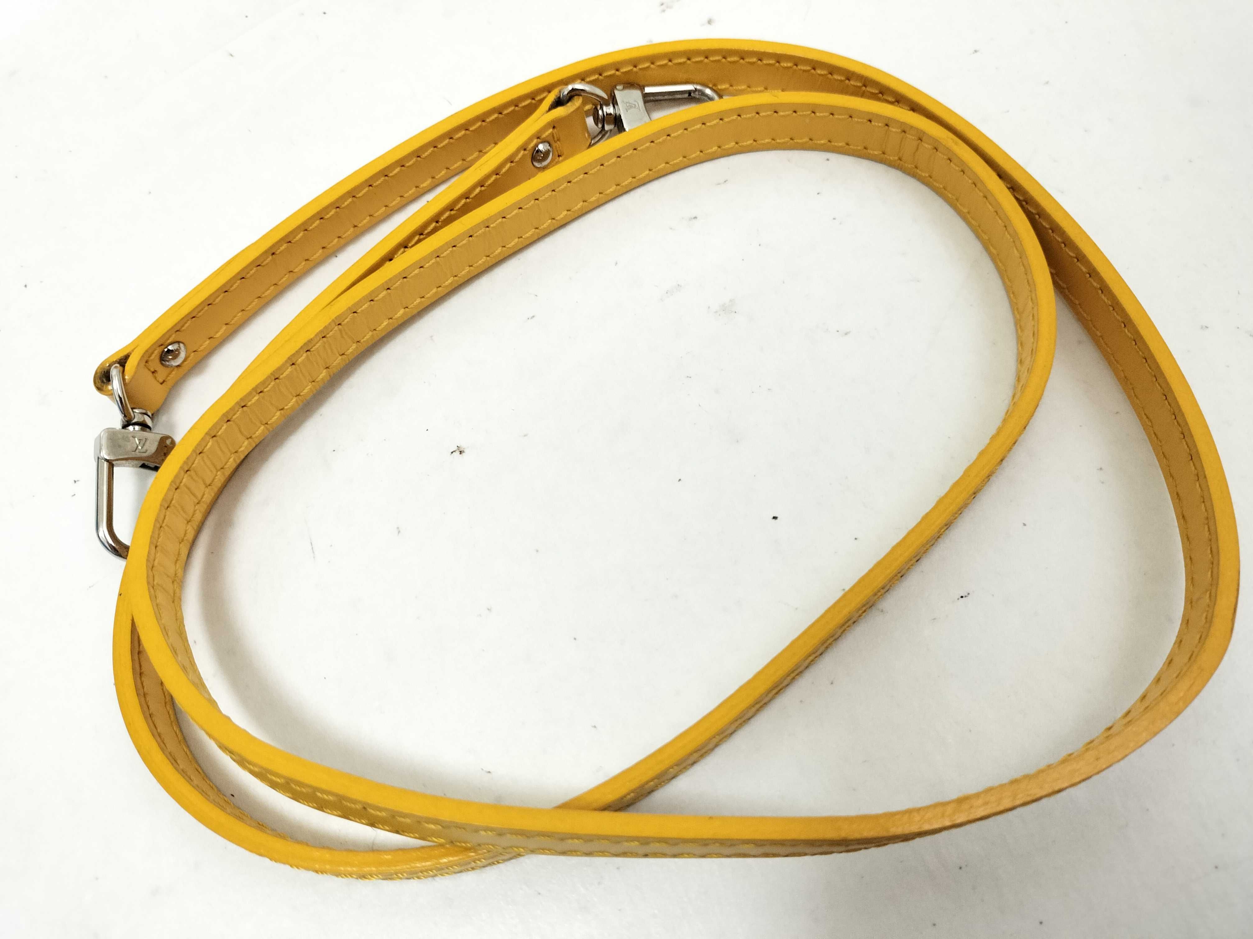 Epi Louis Vuitton Alma BB Hand Shoulder Bag Handbag — view 6