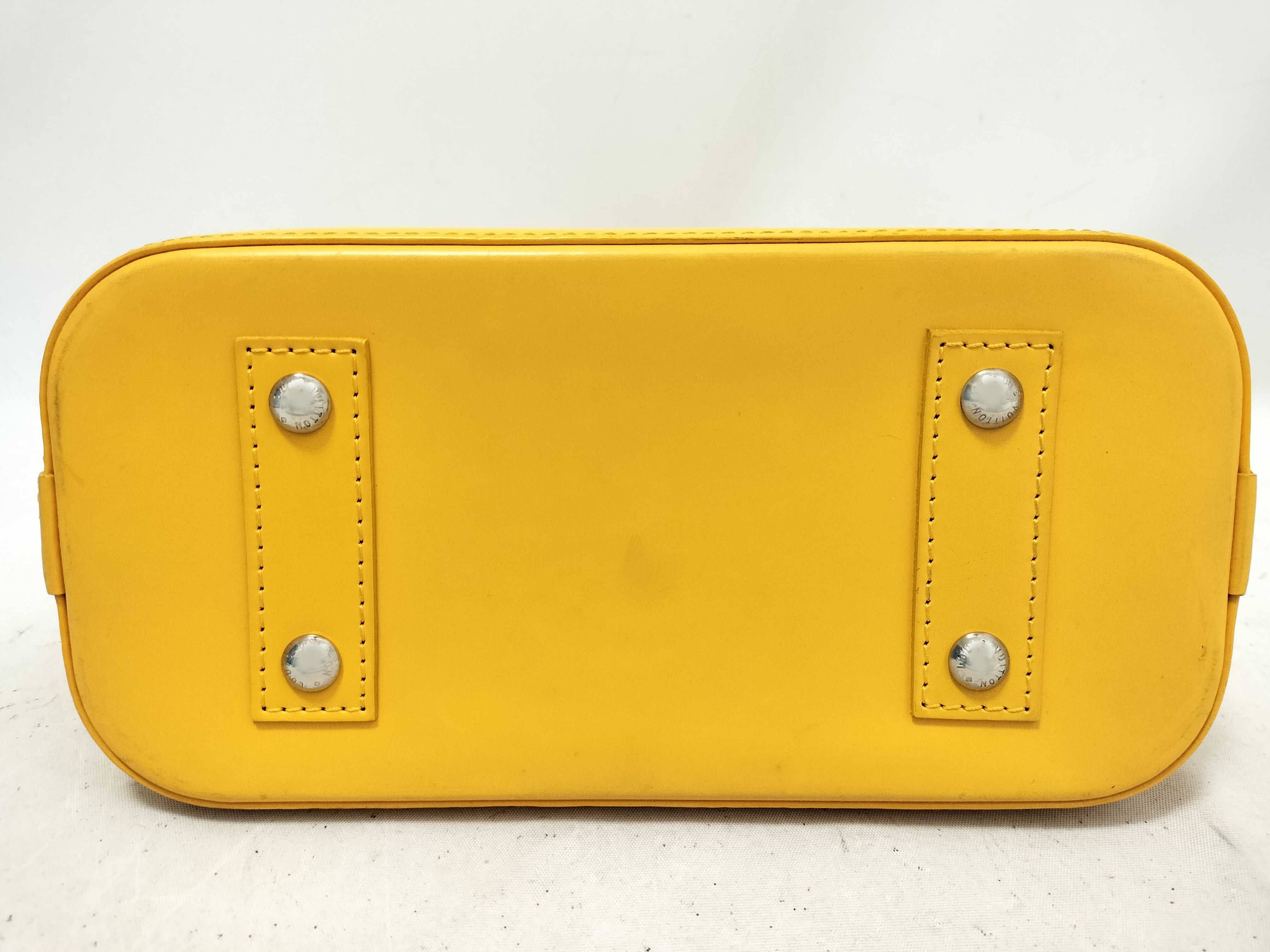 Epi Louis Vuitton Alma BB Hand Shoulder Bag Handbag — view 9