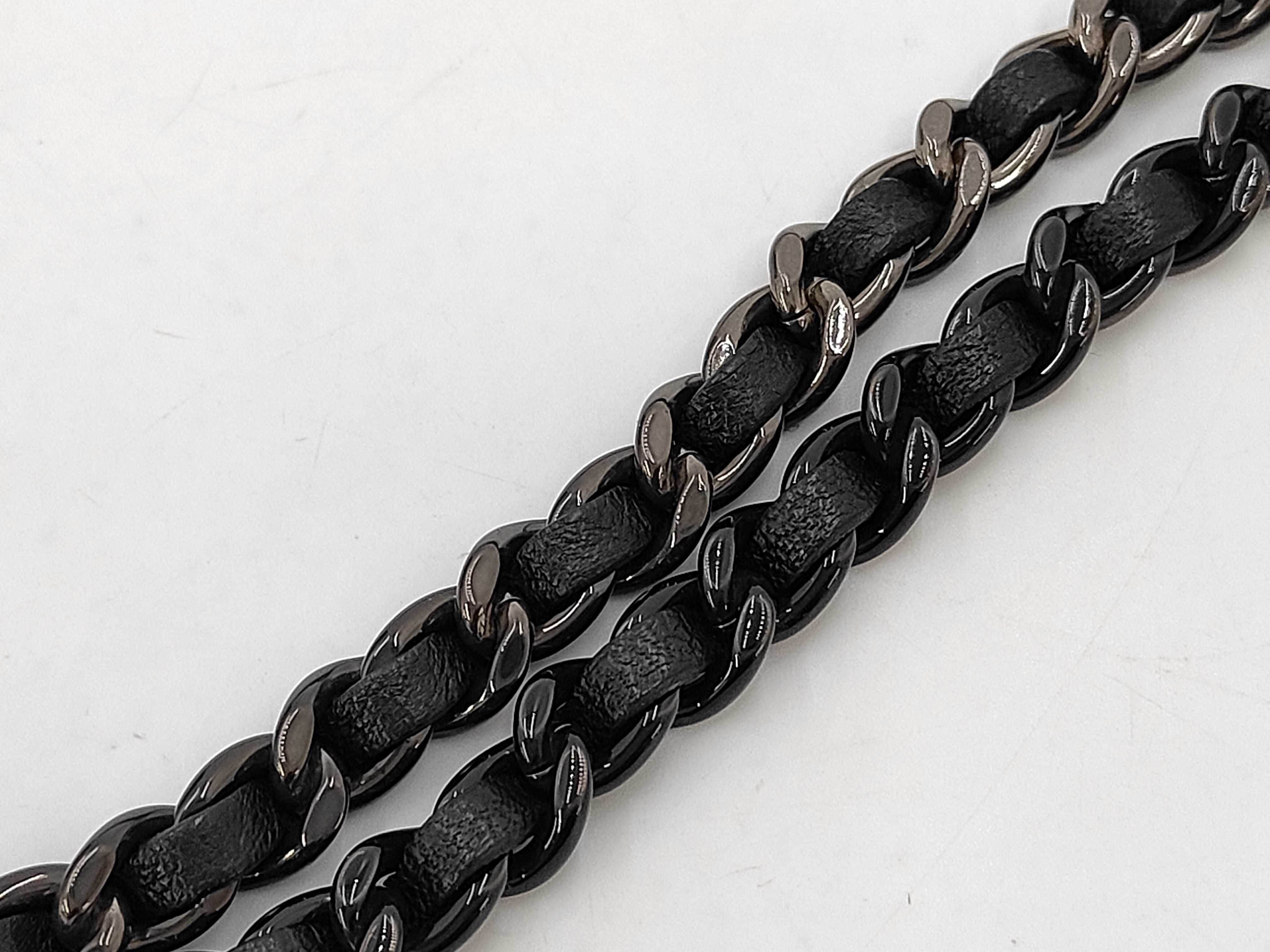Matelassé Vanity Random Serial Chain Shoulder Bag — view 5