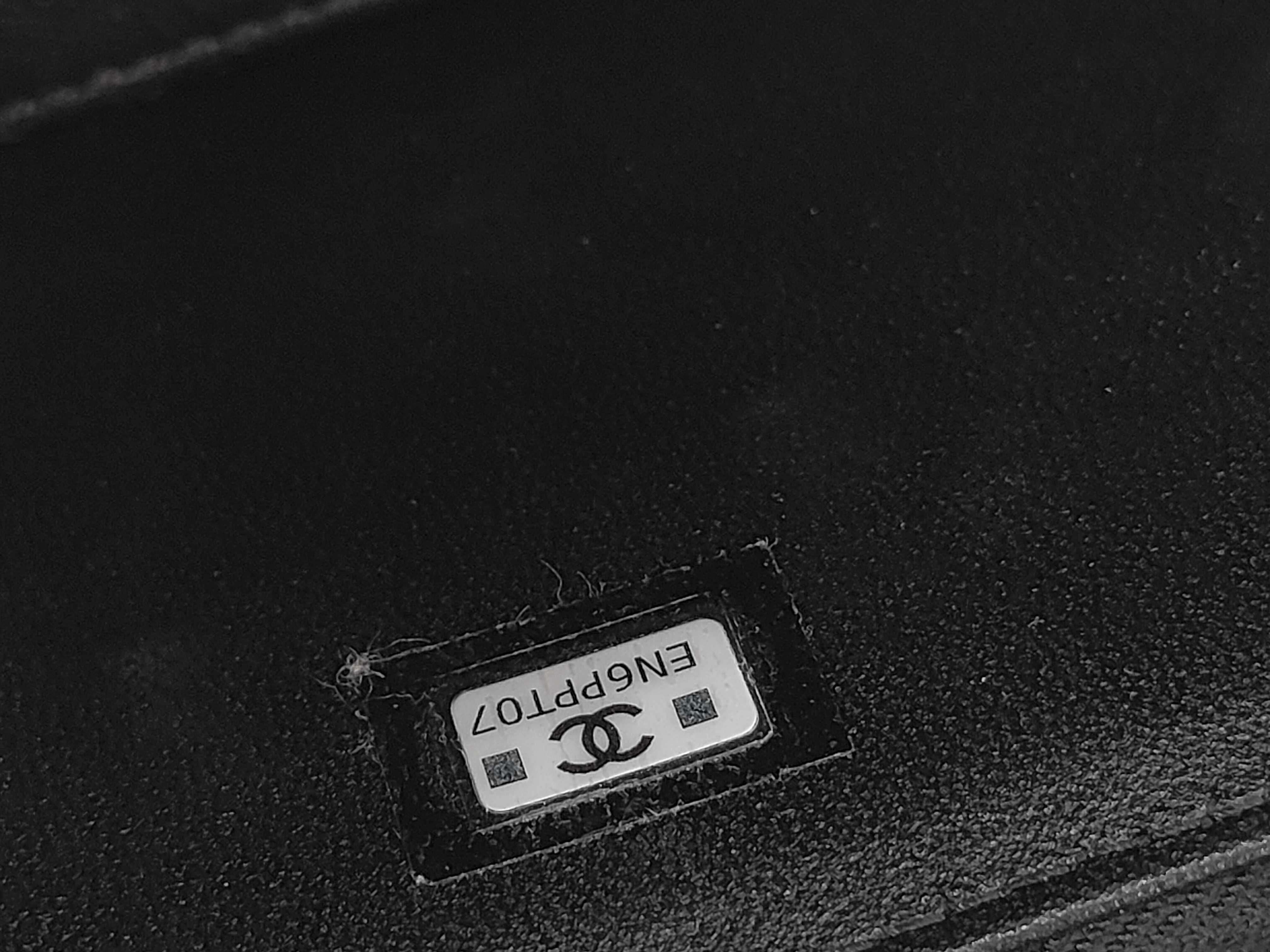 Matelassé Vanity Random Serial Chain Shoulder Bag — view 8