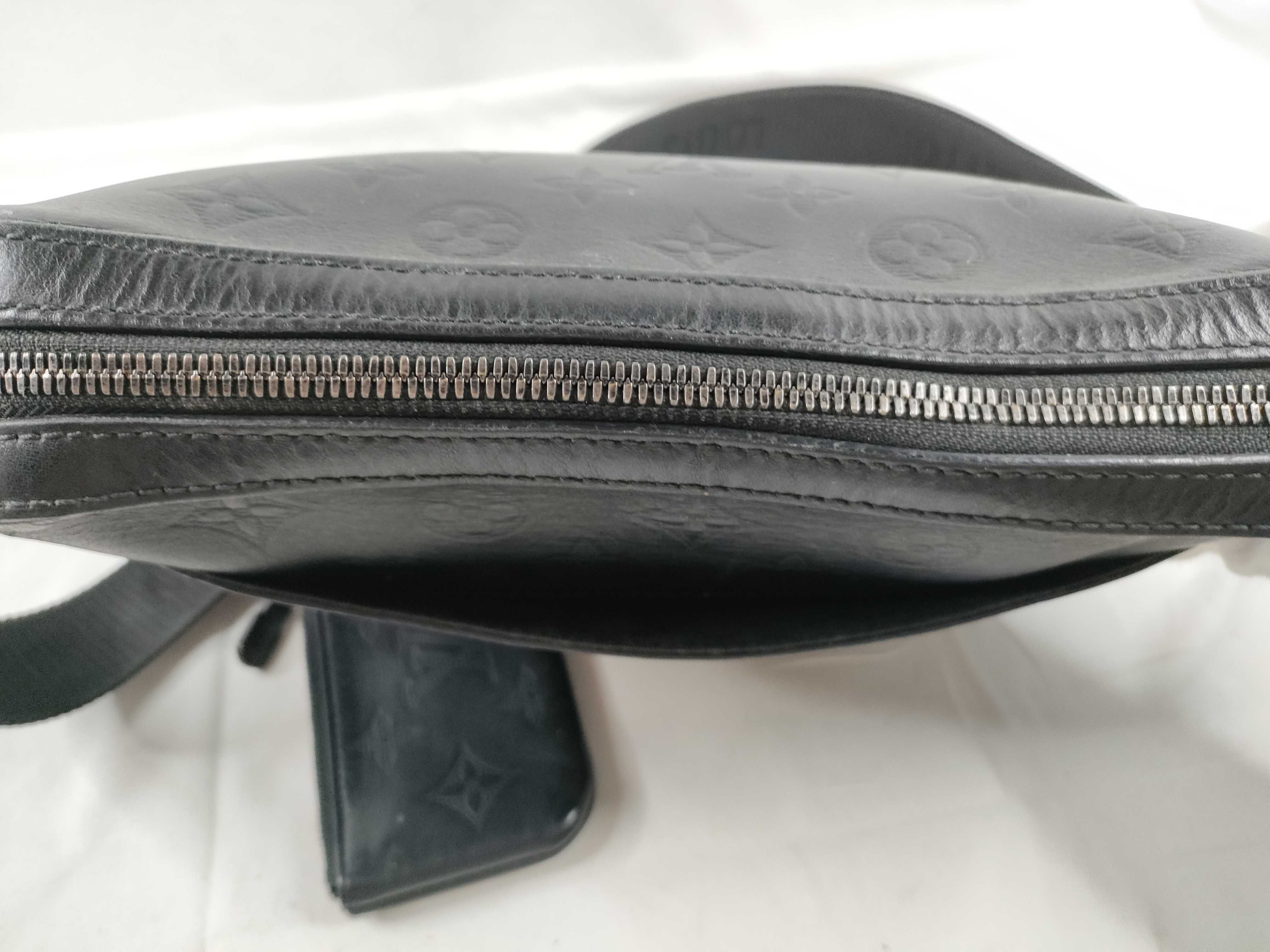 PH- Monogram Shadow Messenger Bag Black Leather M Shoulder Bag — view 9