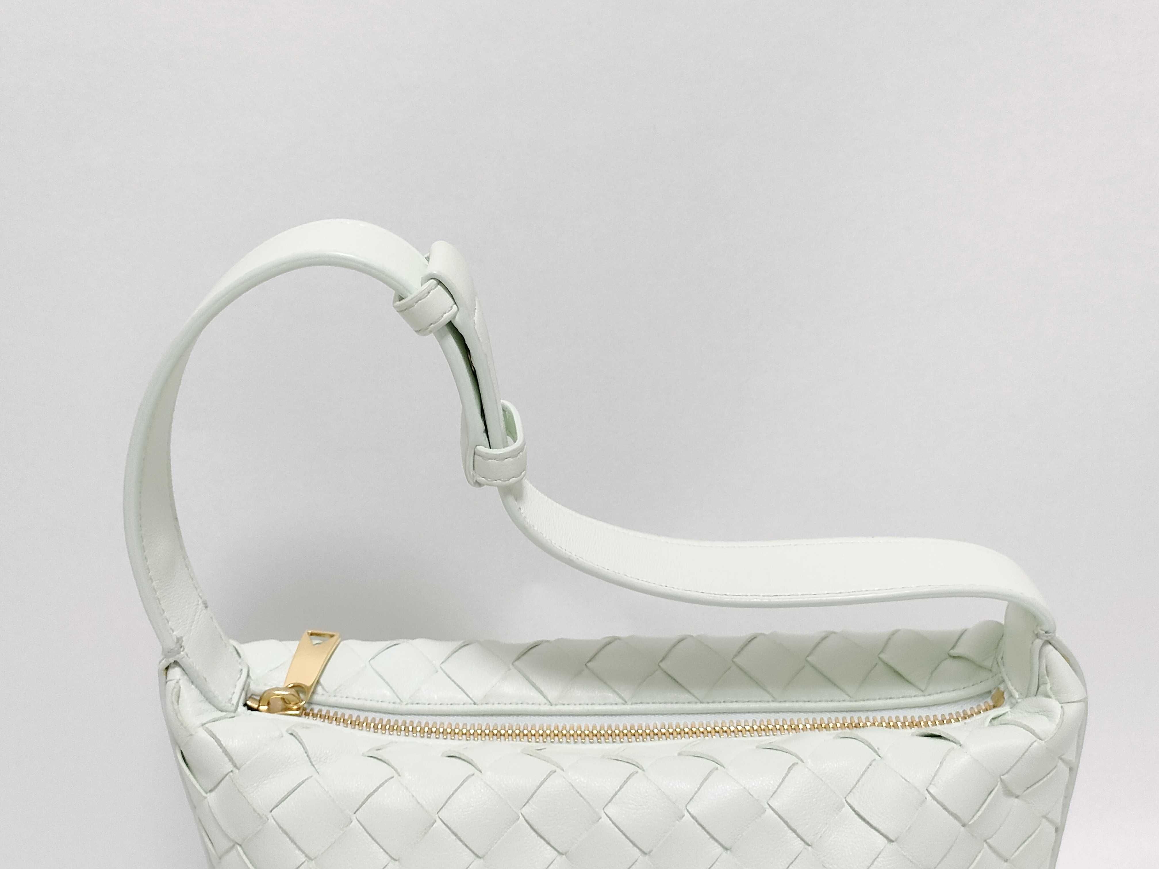 Intrecciato Bottega Veneta Wallace Intrecciato Shoulder Bag — view 3