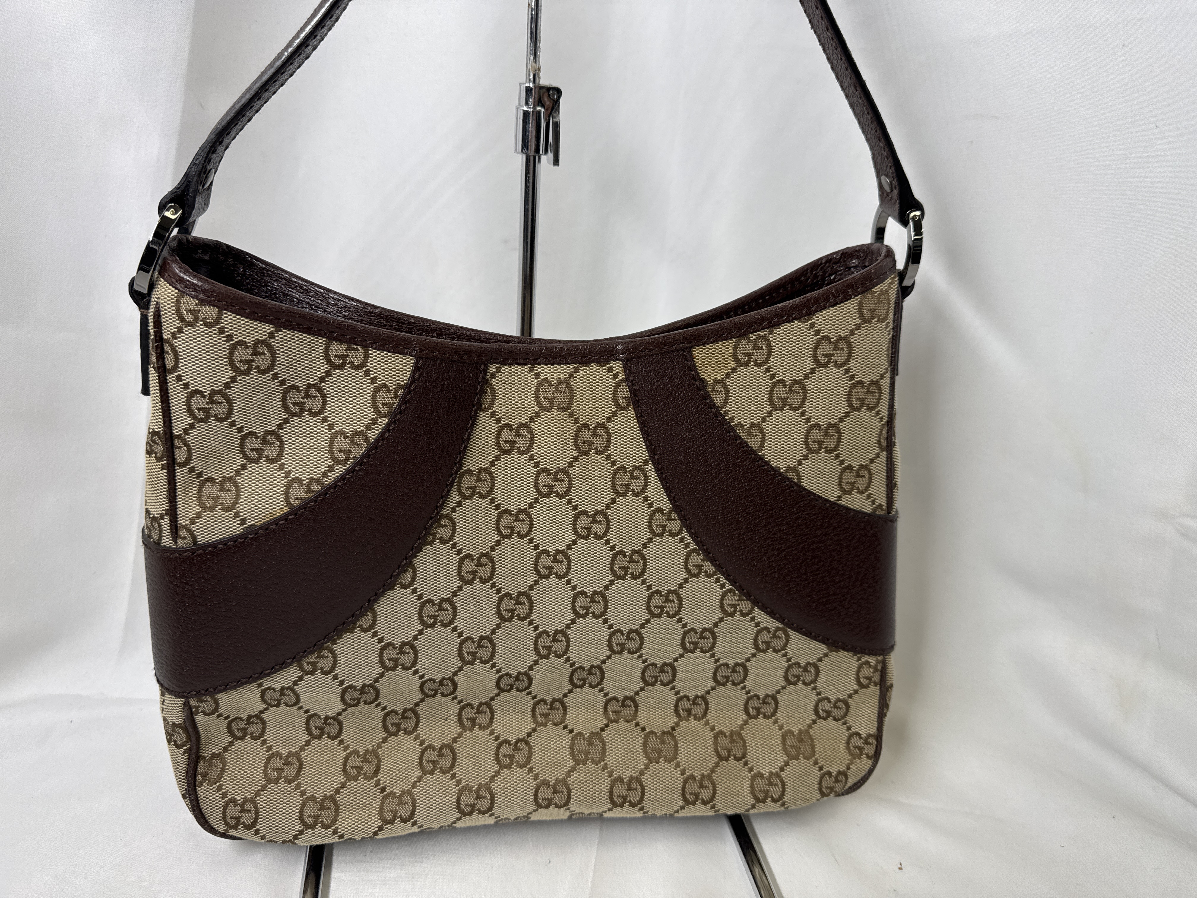 GG Canvas Shoulder Bag — view 3