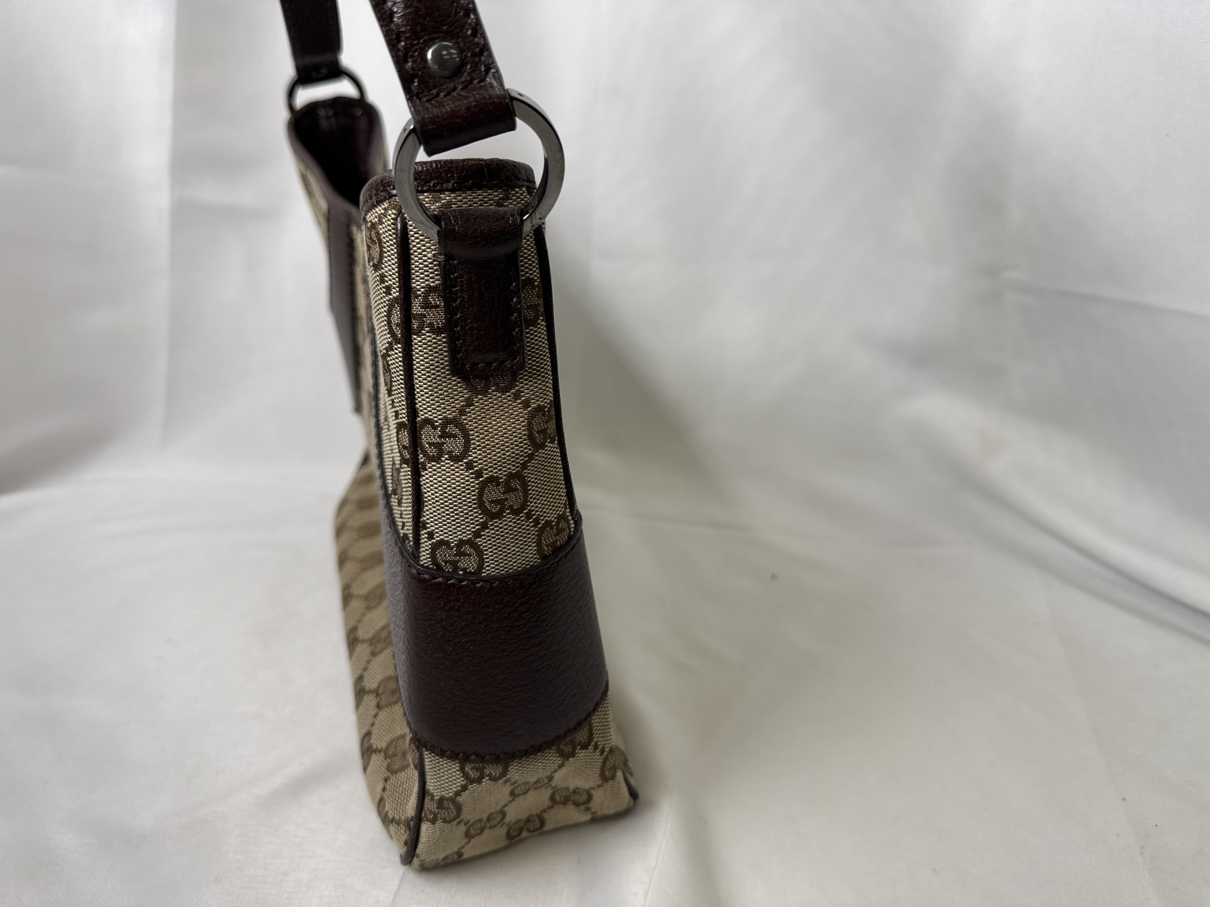 GG Canvas Shoulder Bag — view 4