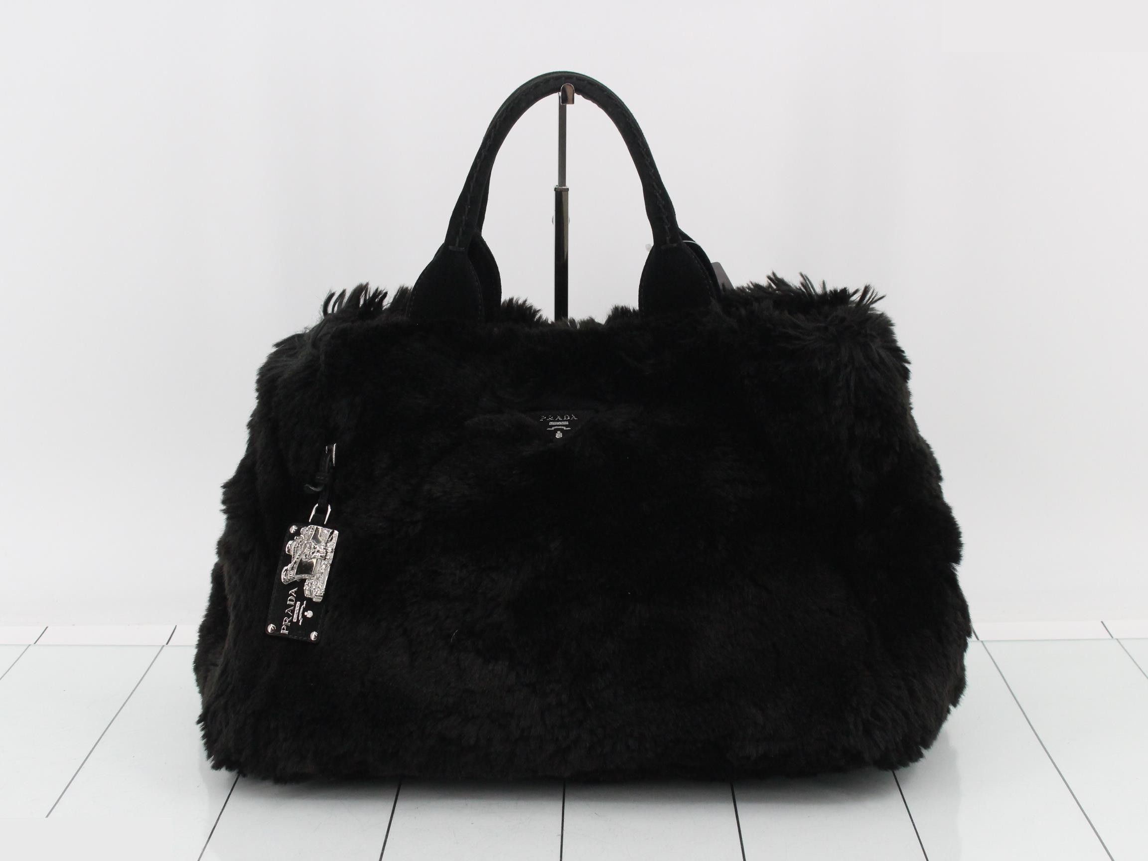 Canapa Fur Suede Triangle Logo Metal Charm BN1918