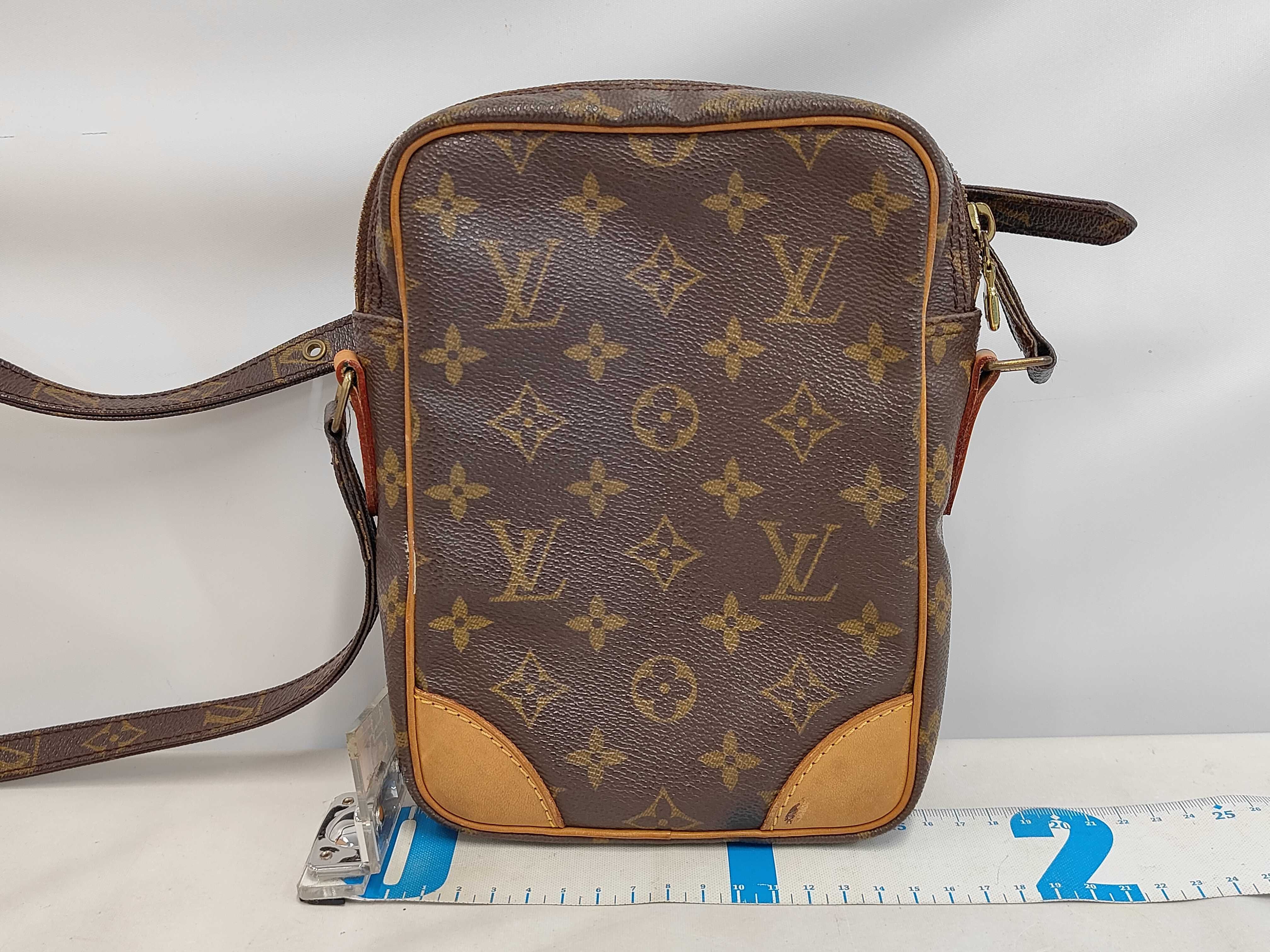 (Louis Vuitton) Crossbody Shoulder Bag — view 2
