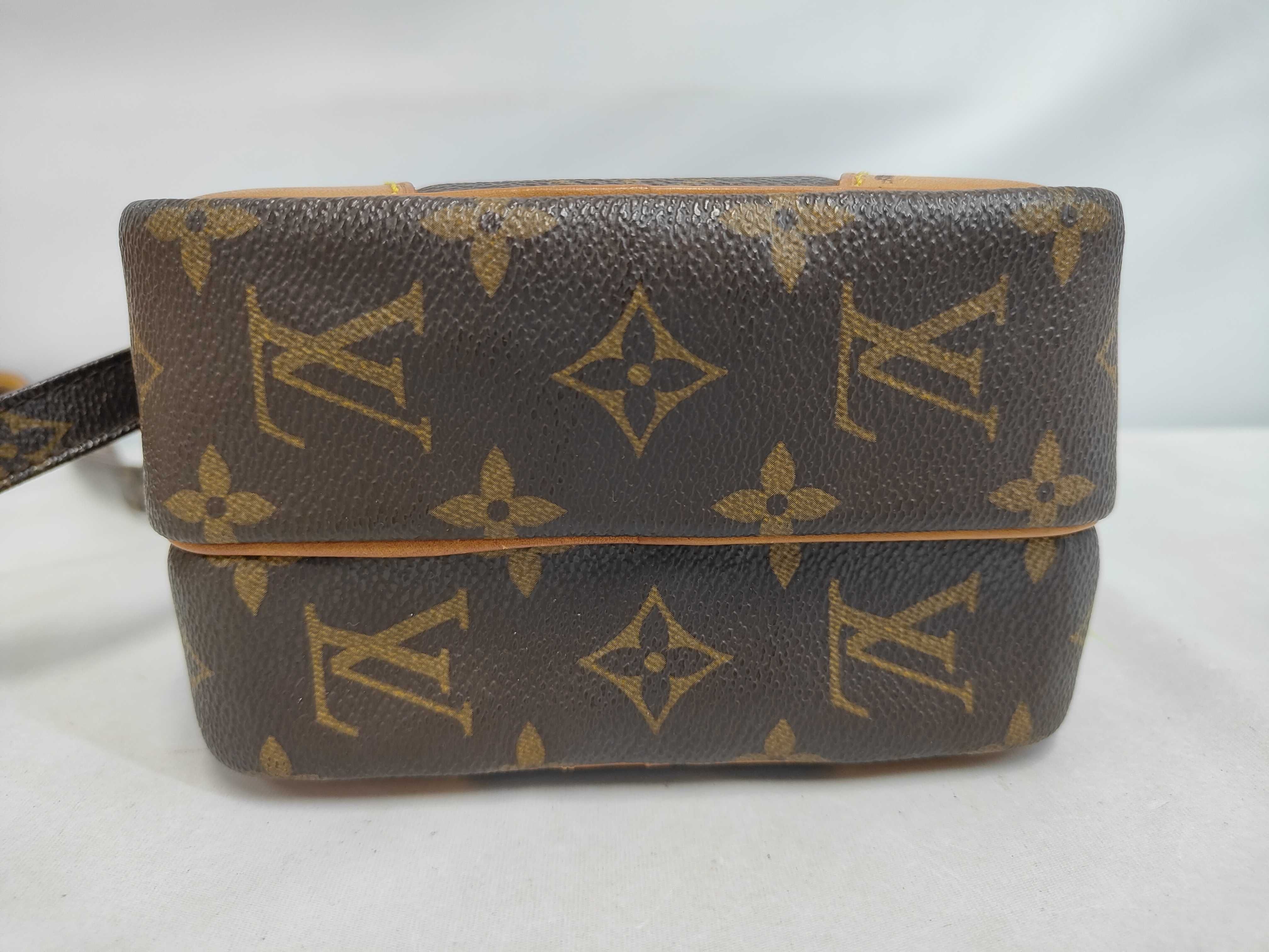 (Louis Vuitton) Crossbody Shoulder Bag — view 4