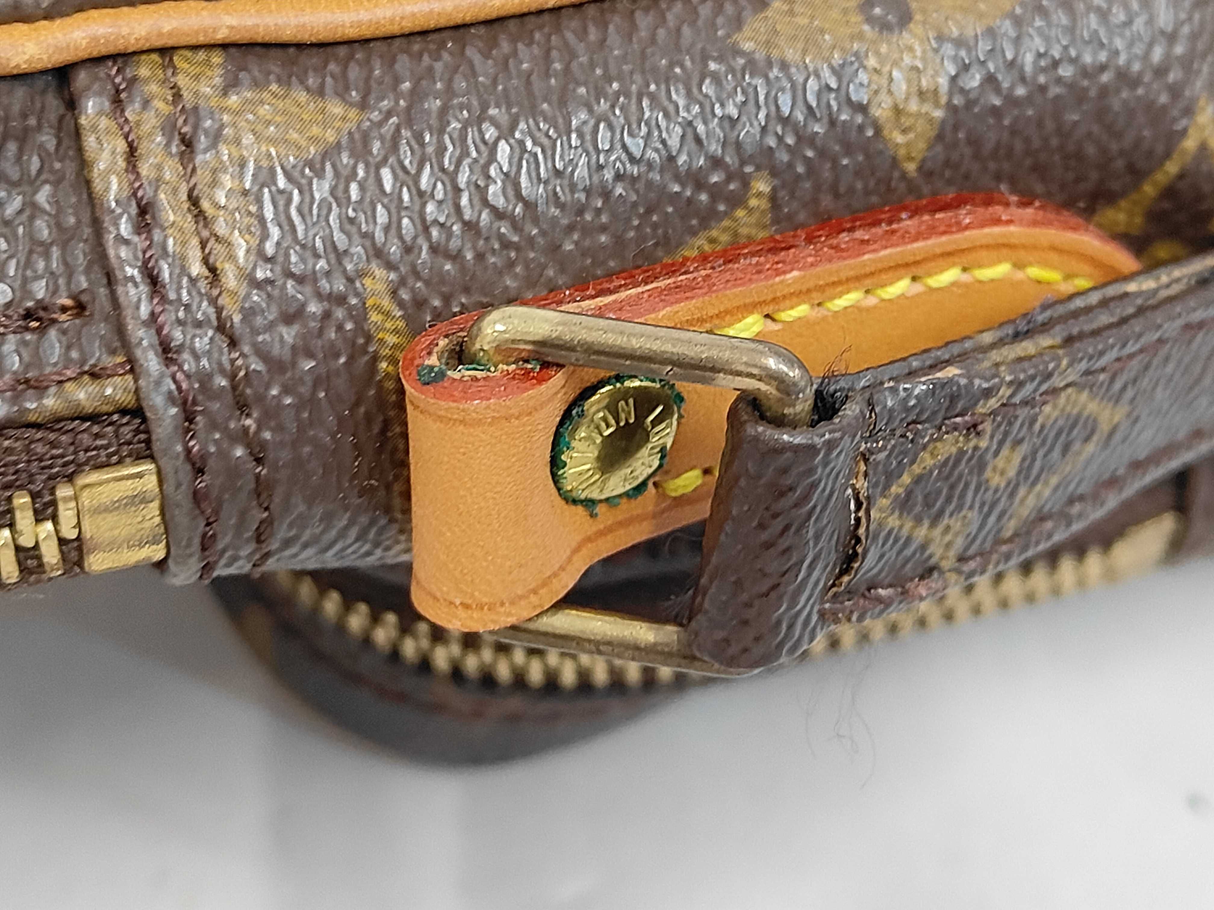 (Louis Vuitton) Crossbody Shoulder Bag — view 6