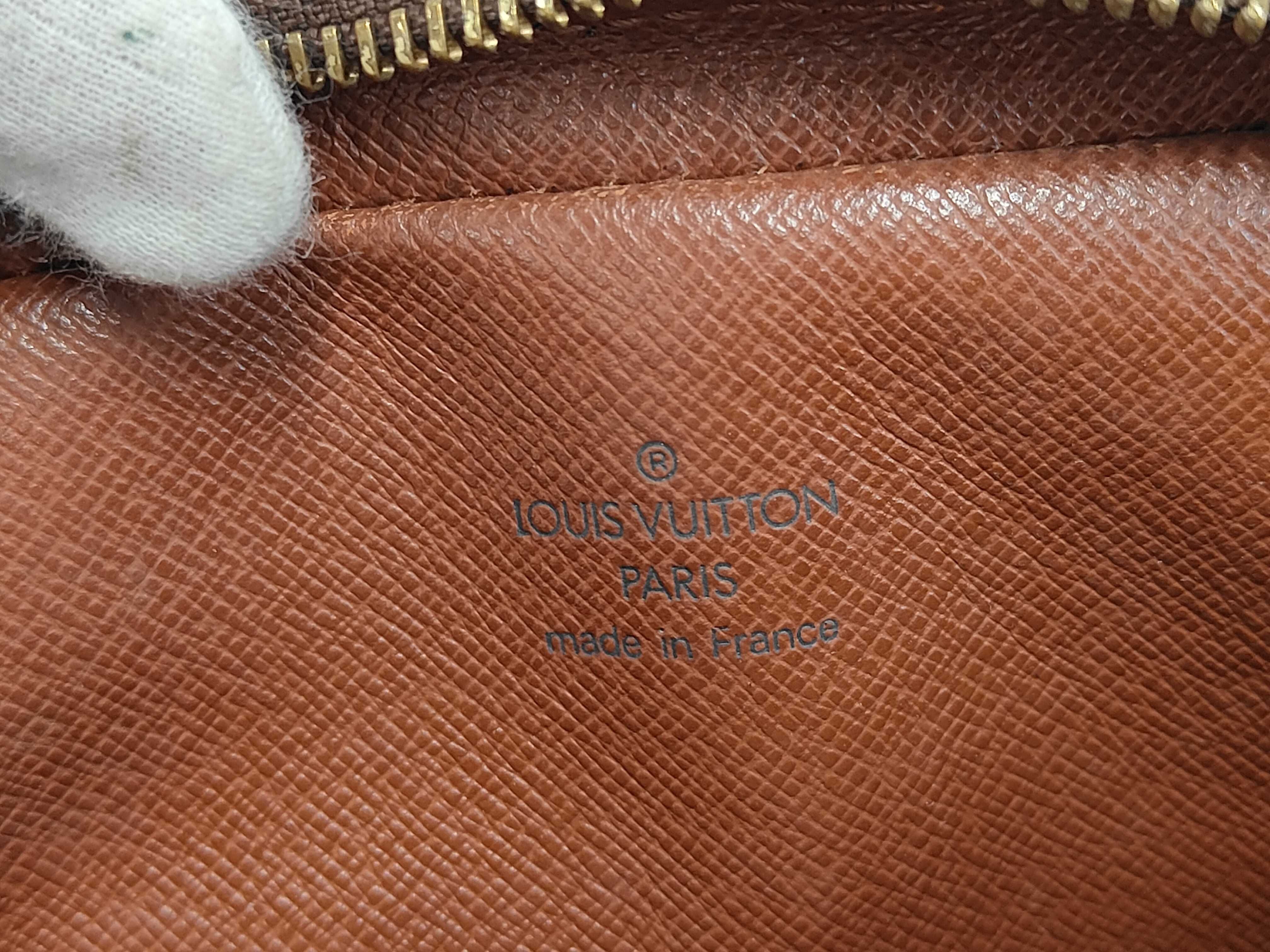 (Louis Vuitton) Crossbody Shoulder Bag — view 8