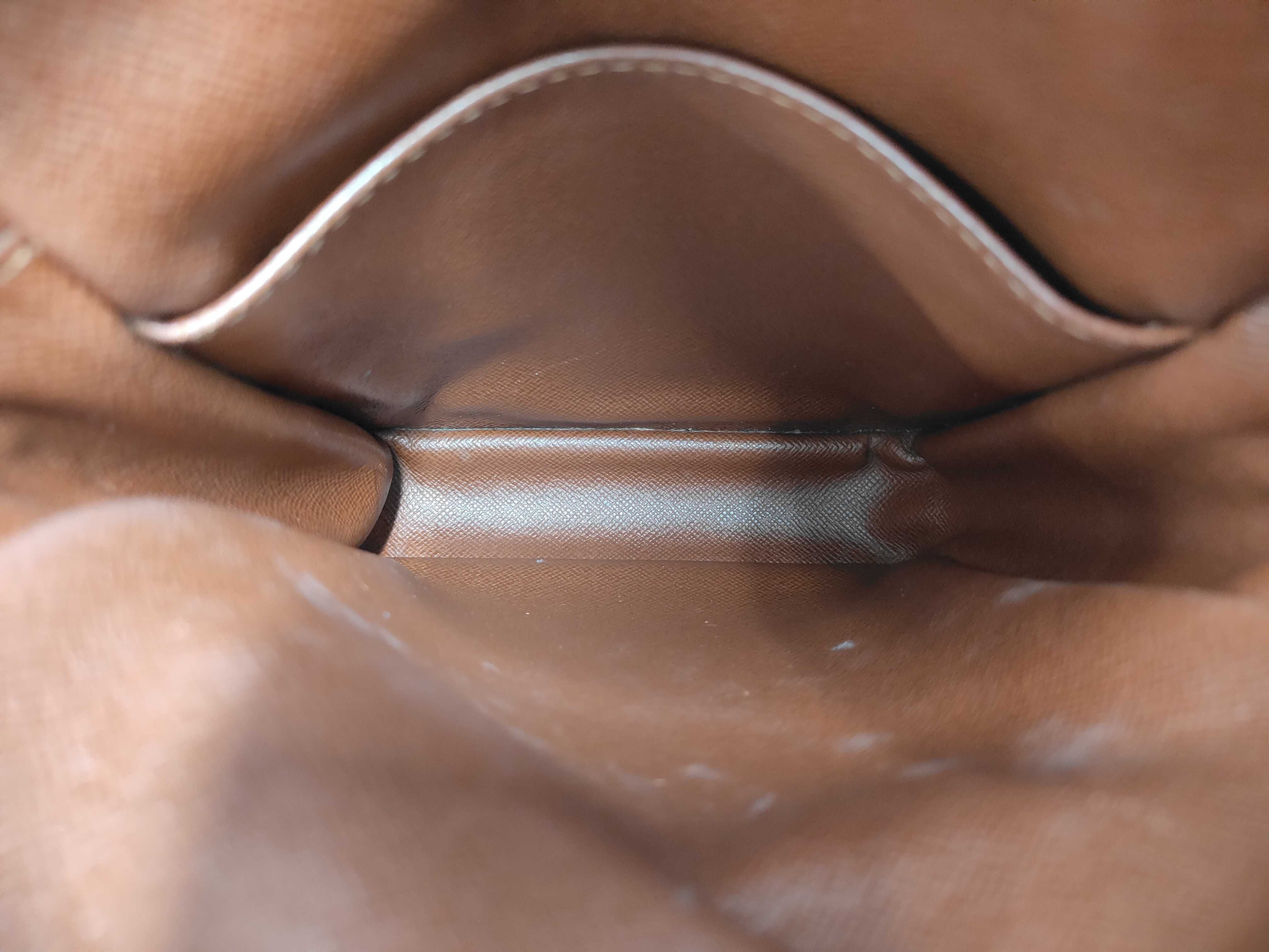 (Louis Vuitton) Crossbody Shoulder Bag — view 9