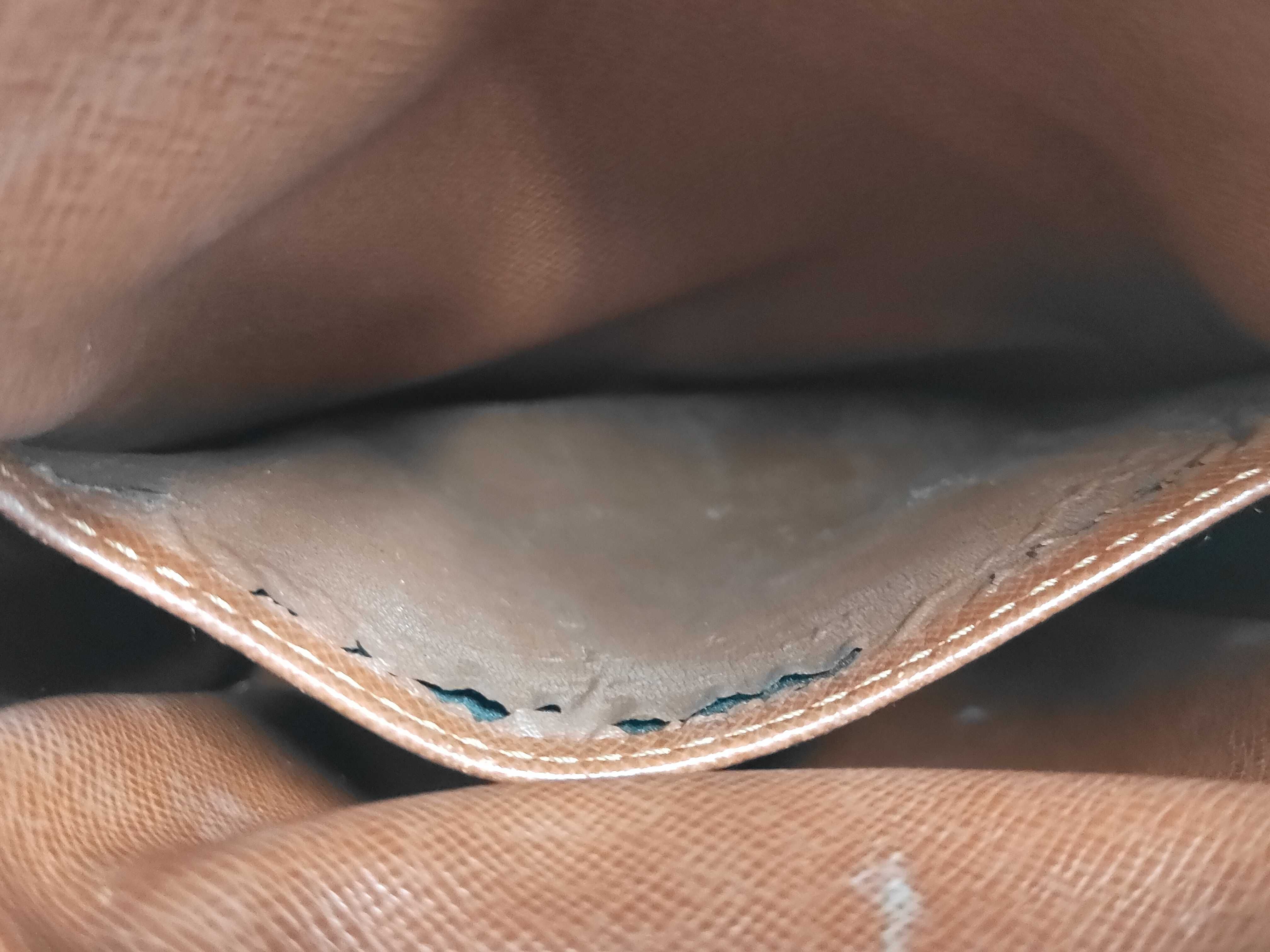 (Louis Vuitton) Crossbody Shoulder Bag — view 10