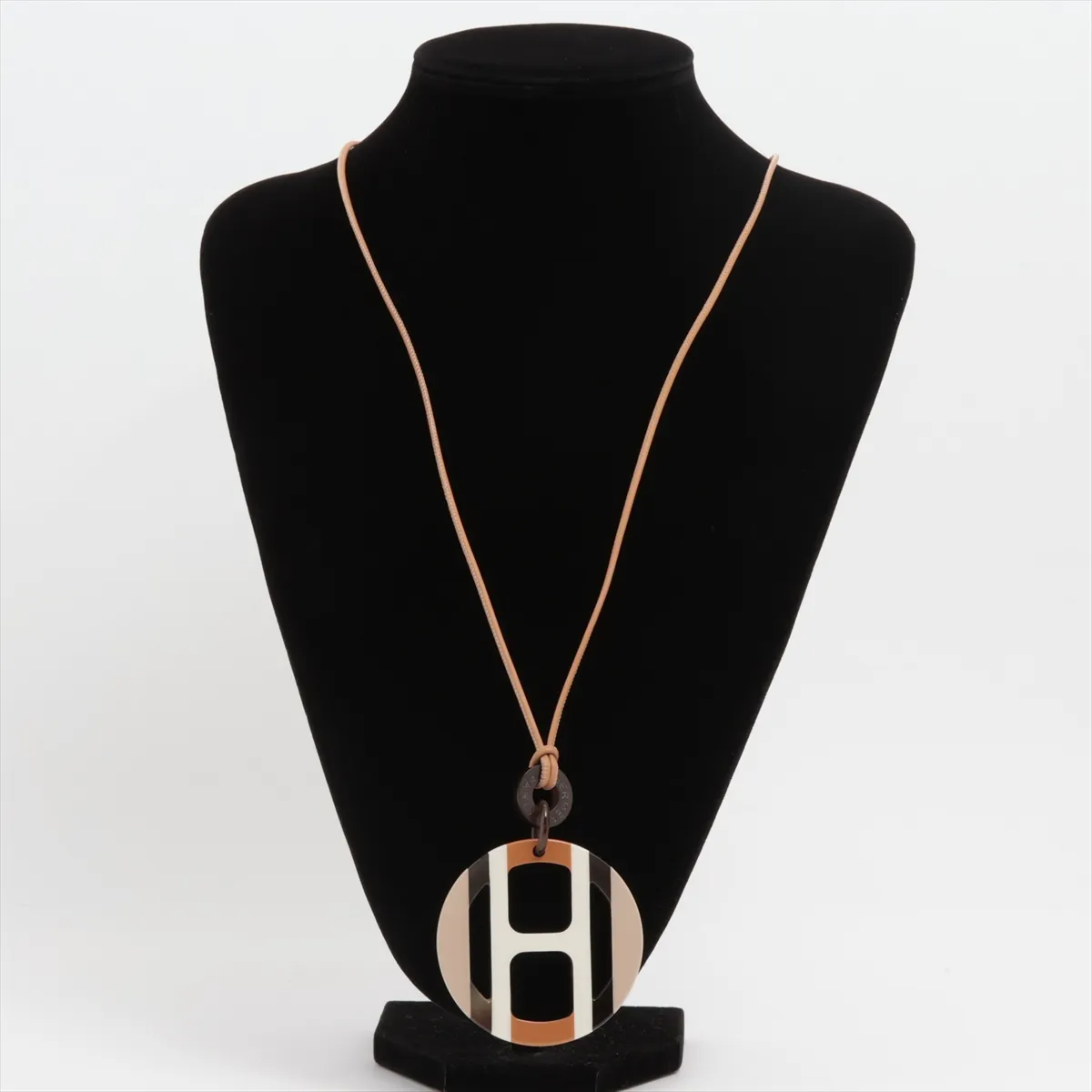 H Equipe pendant, buffalo horn x lacquered wood, beige, some wear, — view 5