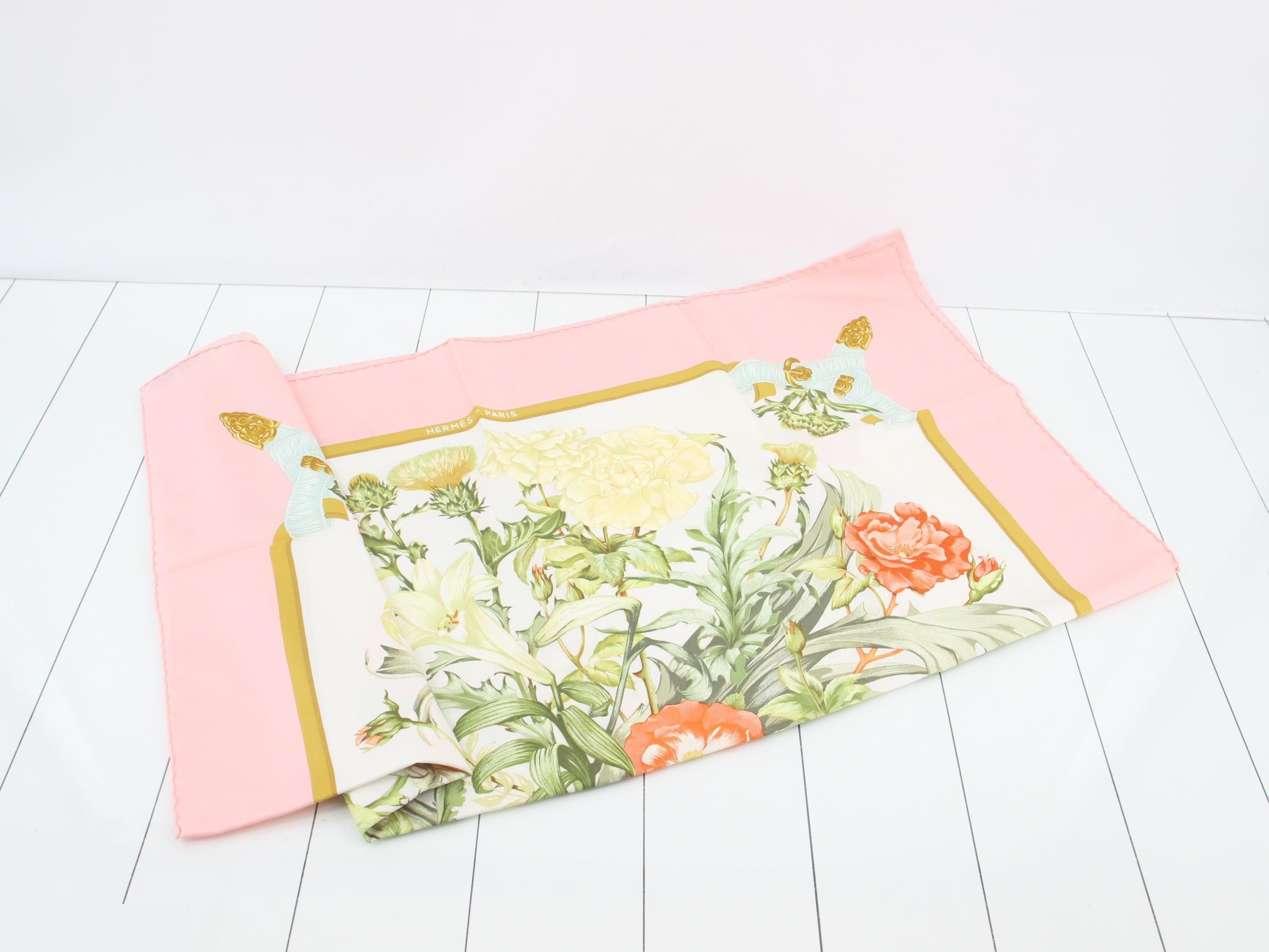 Carre 90, REGINA, Her Majesty the Queen, Floral Pattern, 100% Silk — view 3