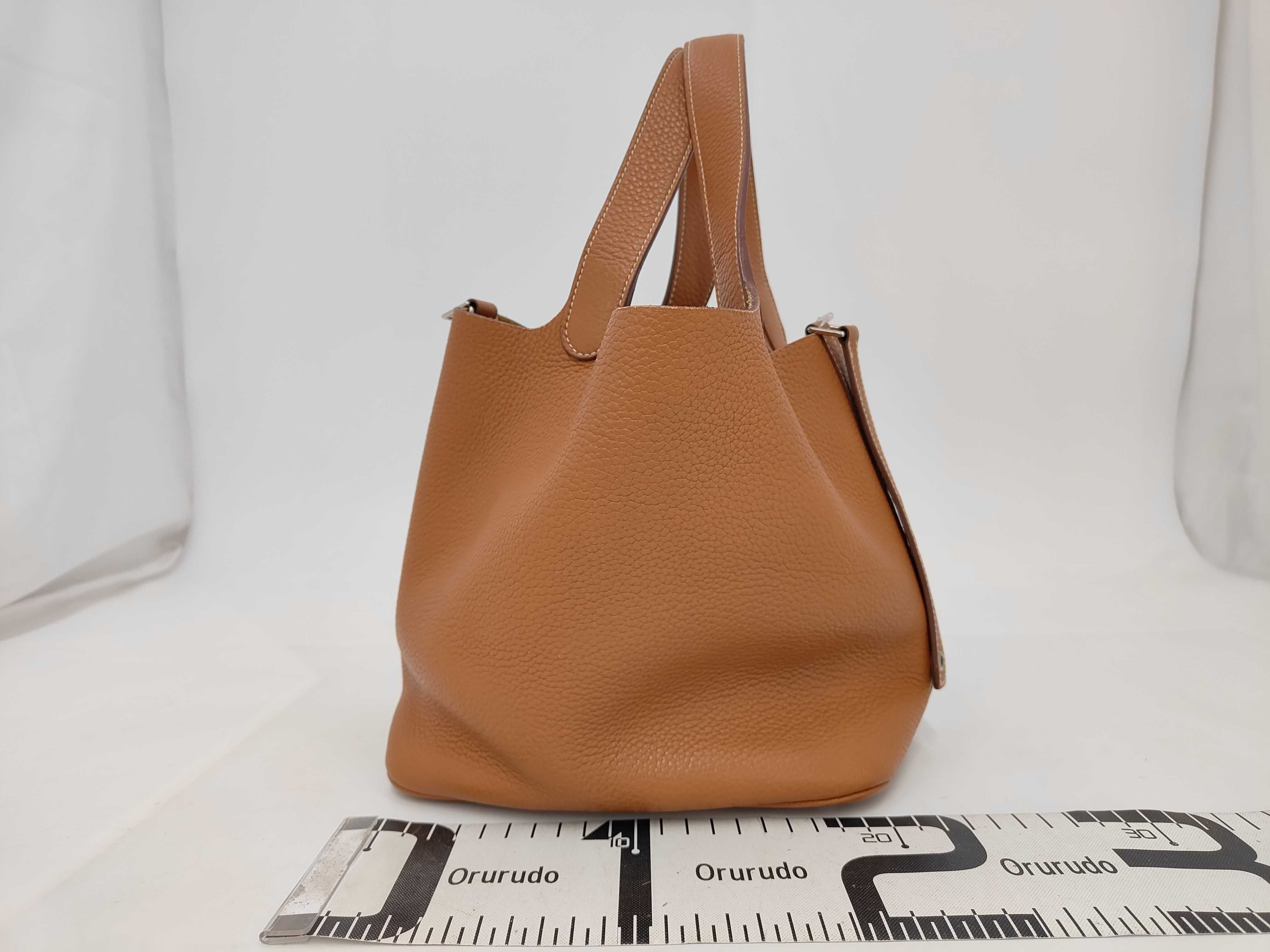 Picotin Lock MM Taurillon Clemence Gold Handbag — view 2