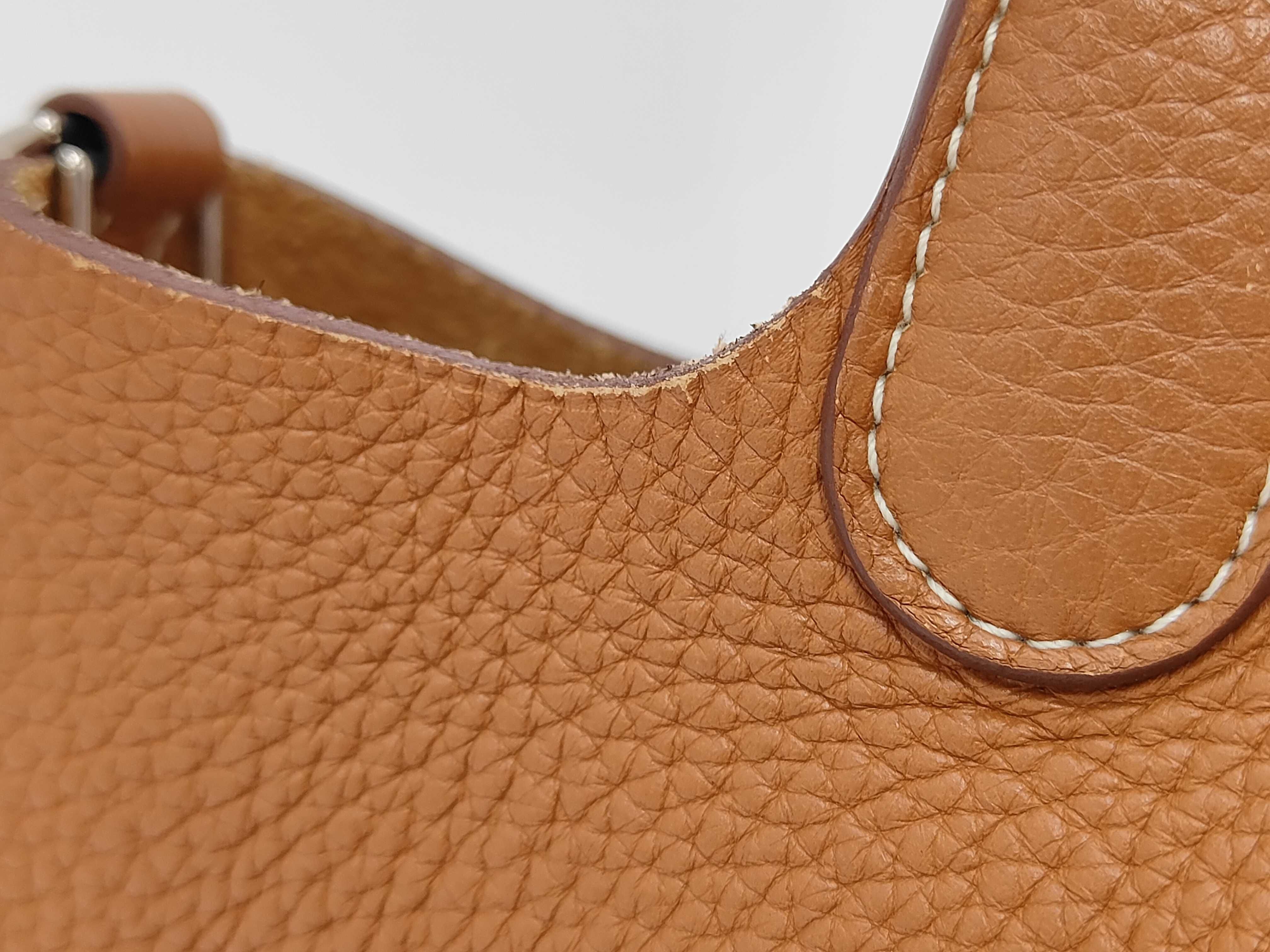 Picotin Lock MM Taurillon Clemence Gold Handbag — view 3